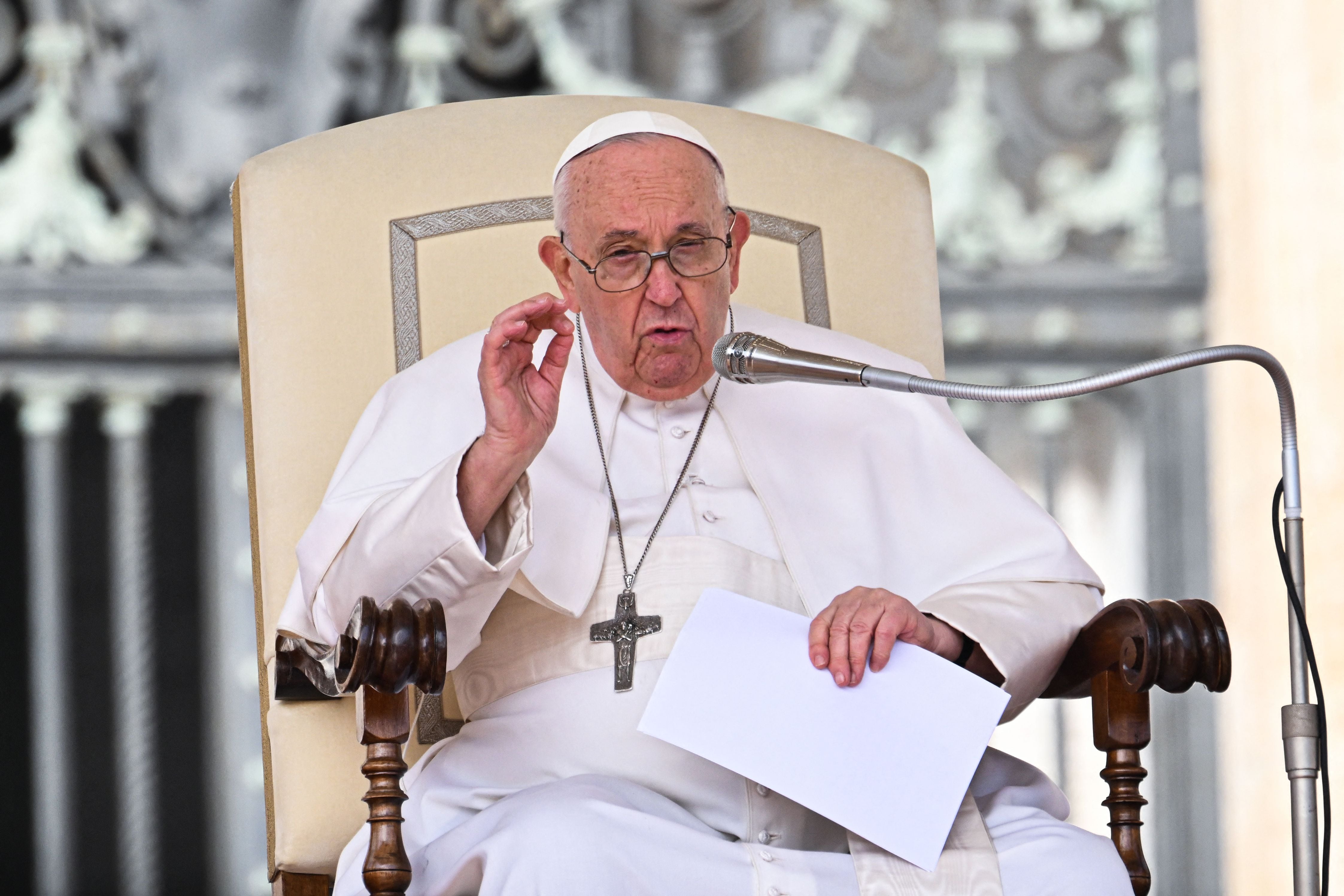 El papa Francisco reiteró su firme oposición a la legalización del consumo de drogas, calificando la idea de liberalizar el uso de estupefacientes como una 'fantasía'.