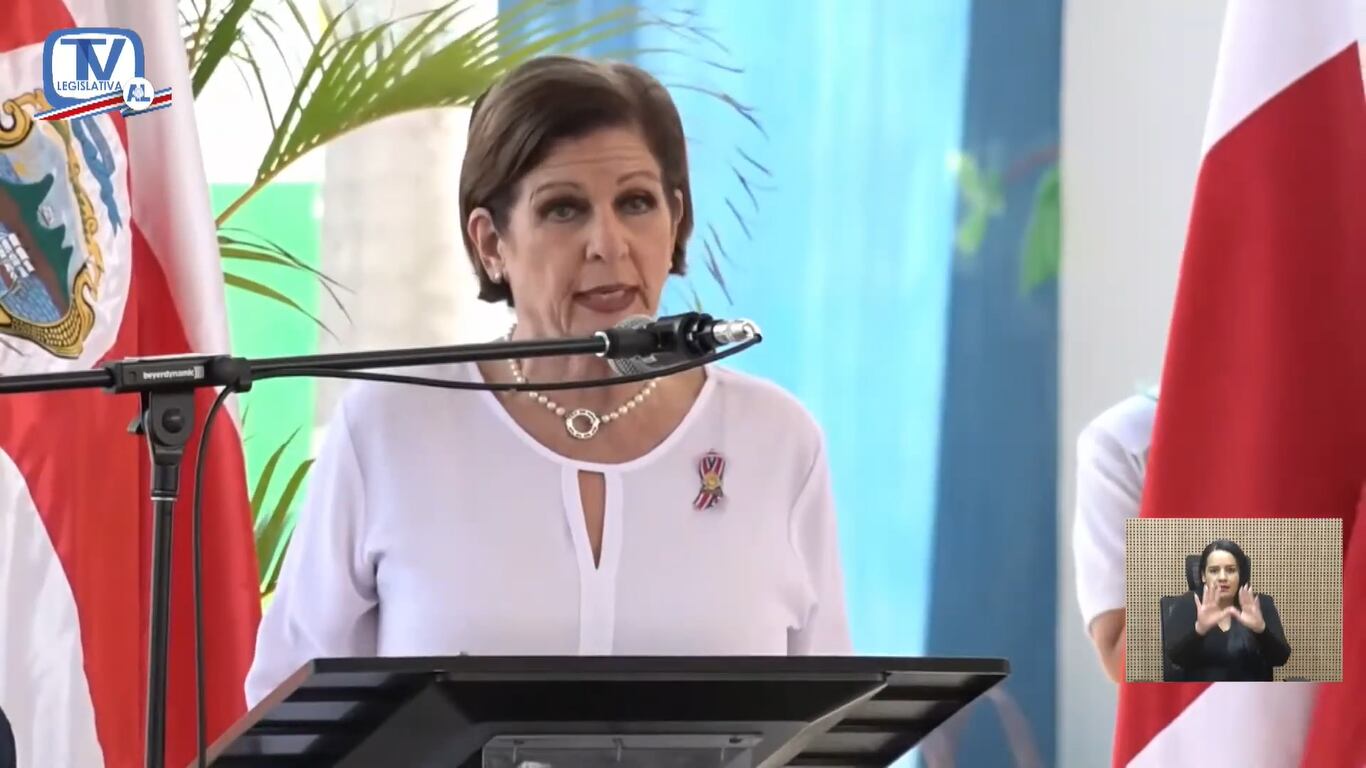 Pilar Cisneros, jefa del PPSD, en Puntarenas. 