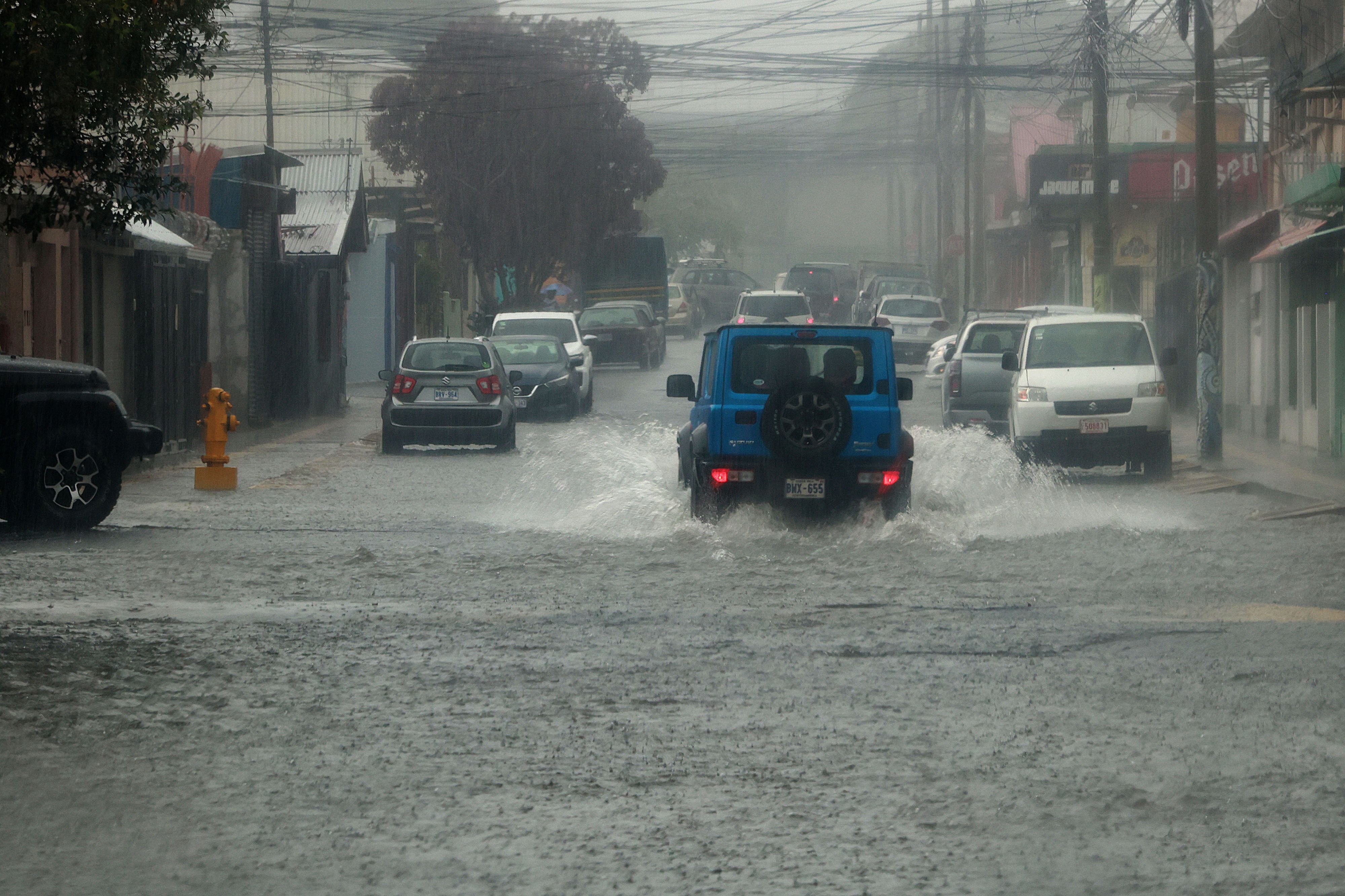 Se reportan viviendas anegadas, caída de objetos sobre las casas y vehículos atrapados por las fuertes lluvias. (Imagen con fines ilustrativos) (Foto: Rafael Pacheco Granados)