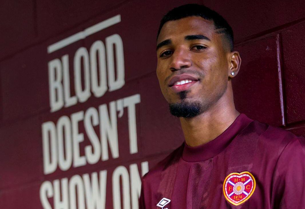 Gerald Taylor, quien figuró con el Deportivo Saprissa, vivirá su primera experiencia a nivel internacional, con el Hearts de Escocia. (Foto Cuenta X del Hearts).