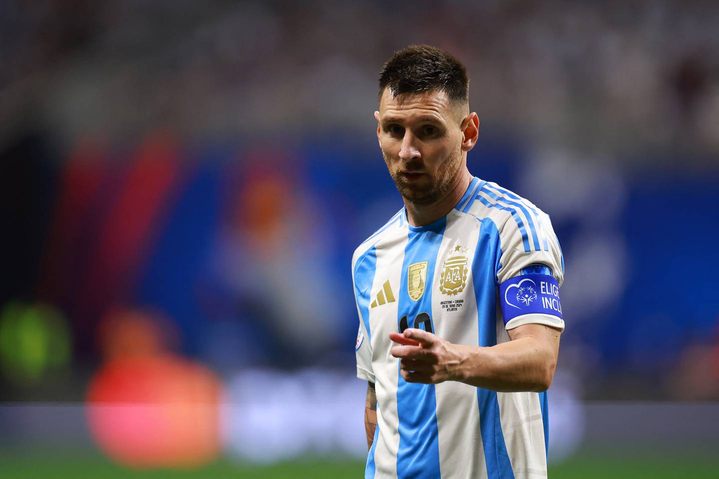 Lionel Messi cumplirá 39 años poco después del inicio del Mundial 2026. Podría intentar convertirse en el primer futbolista en disputar seis Mundiales, dependiendo de su decisión y su condición física.