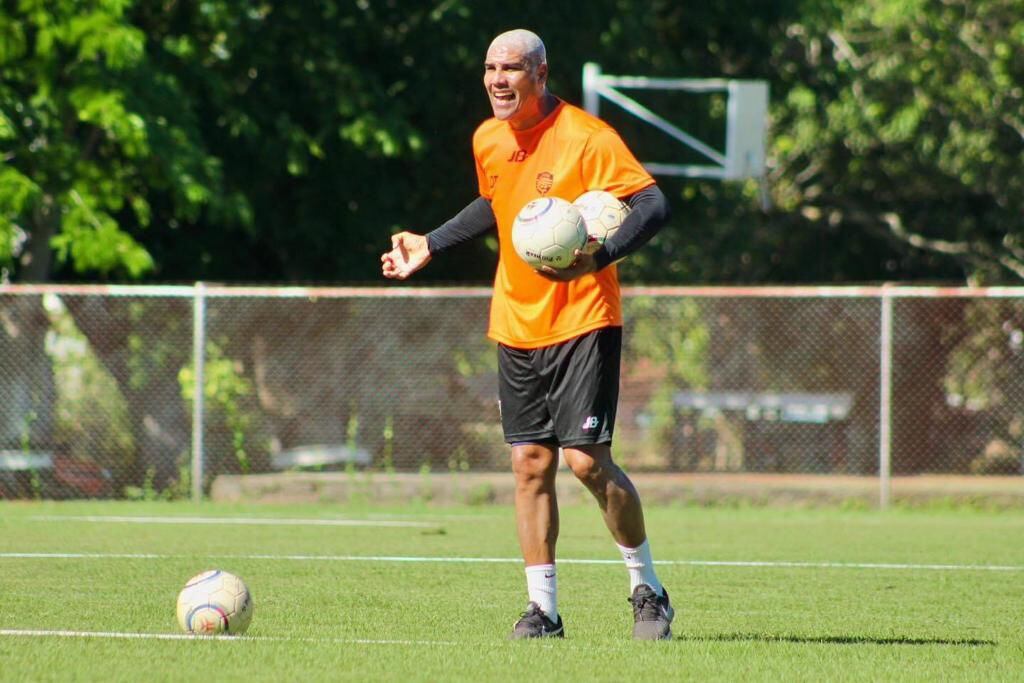 El técnico Douglas Sequeira tiene el reto de mantener al Puntarenas FC lejos del sótano en el Torneo de Clausura 2024. Cortesía: Puntarenas FC