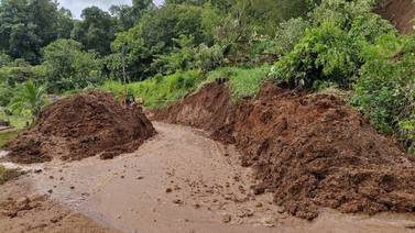 Conavi aplicará cierres por lluvias en tramo de ruta 142 que bordea el lago Arenal