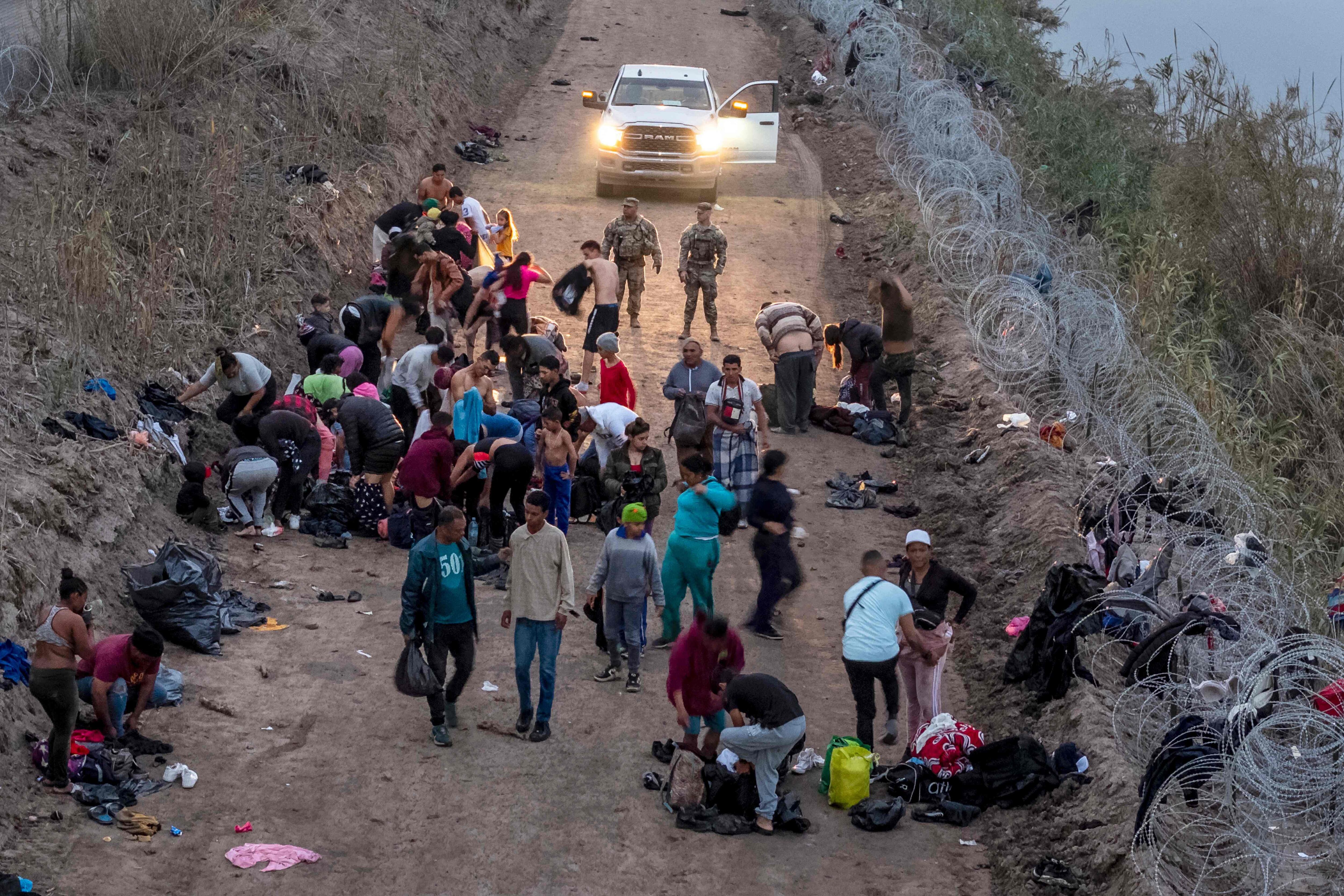 Gobierno de Joe Biden propone acelerar negación de asilo a migrantes con antecedentes penales