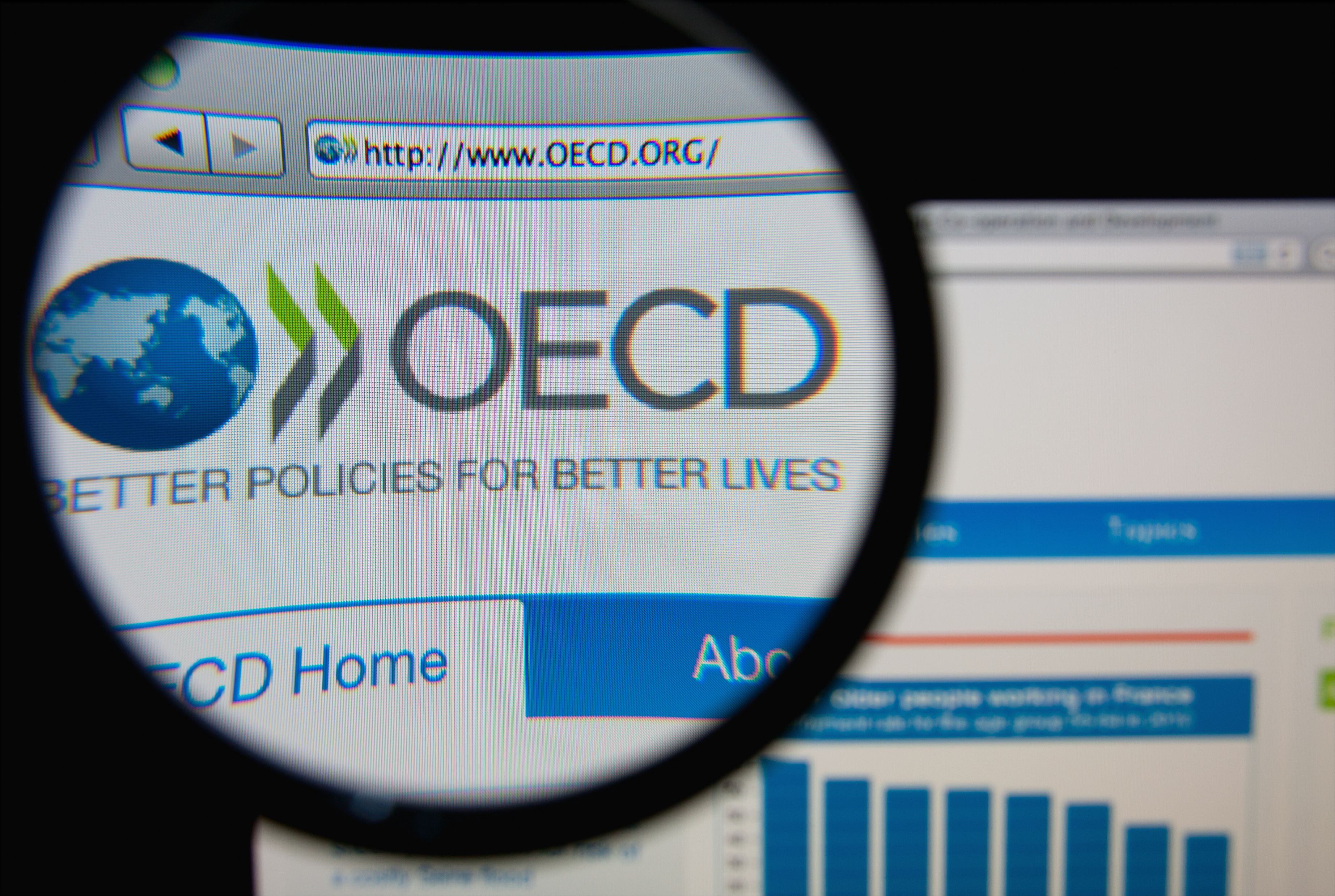 OCDE mejora proyección de crecimiento de la economía mundial a 3% 