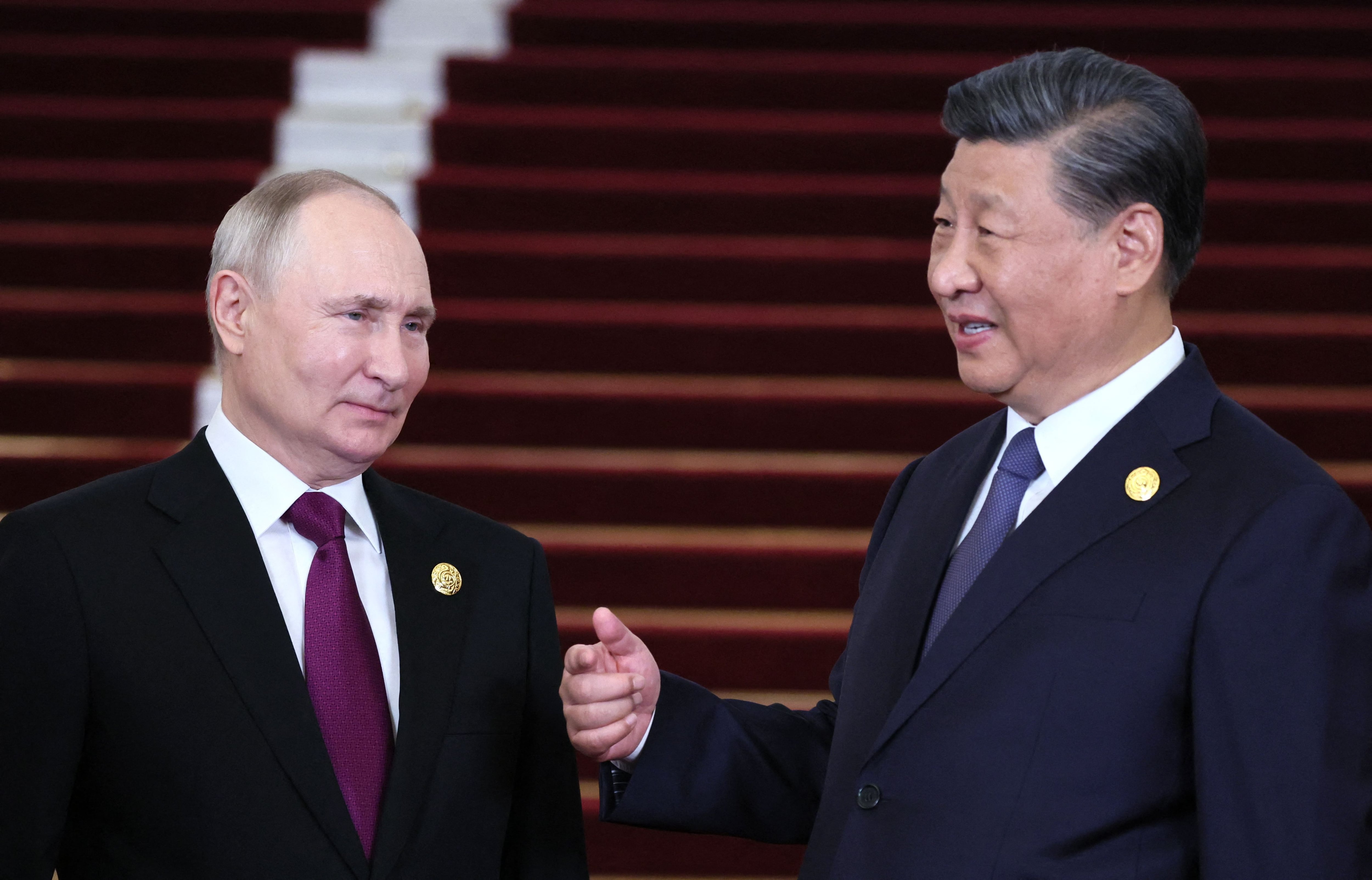 Vladimir Putin y Xi Jinping buscan fortalecer la relación entre Rusia y China en medio de presiones internacionales. (Foto de Sergei SAVOSTYANOV / PISCINA / AFP)