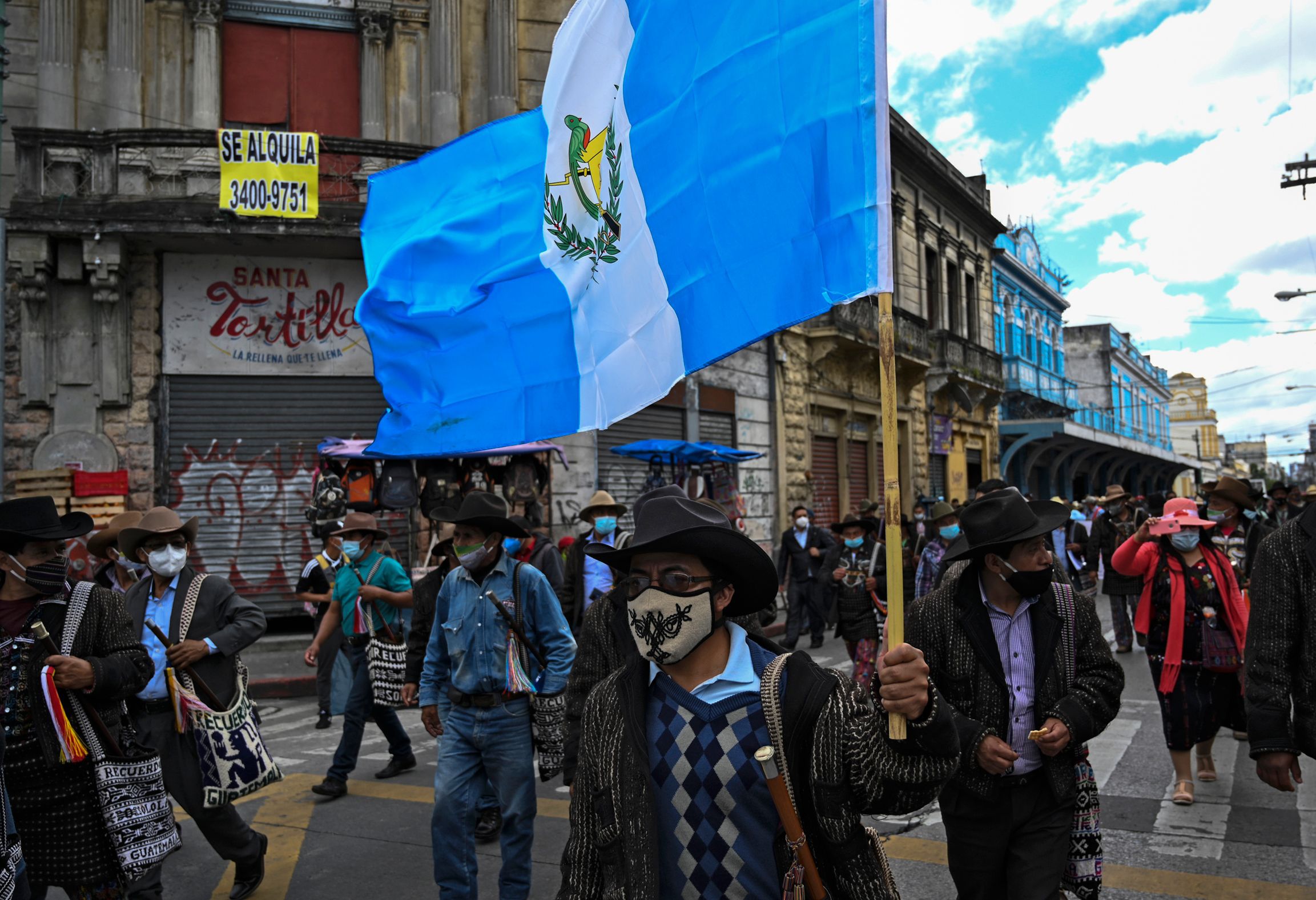 Presidente de Guatemala pide espetar fecha de balotaje   