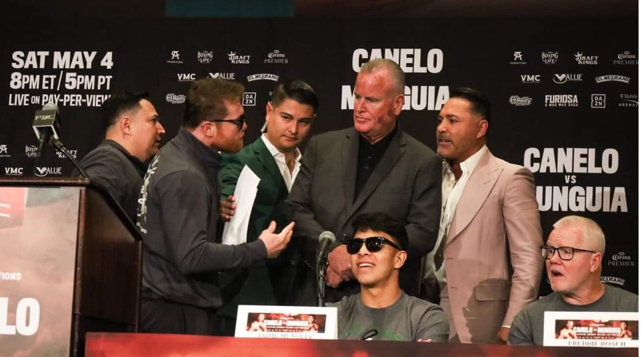 Saúl ‘Canelo’ Álvarez,  y Óscar De La Hoya calentaron la conferencia de prensa de este miércoles 1 de mayo y por poco se van a los golpes. Tomada de redes sociales