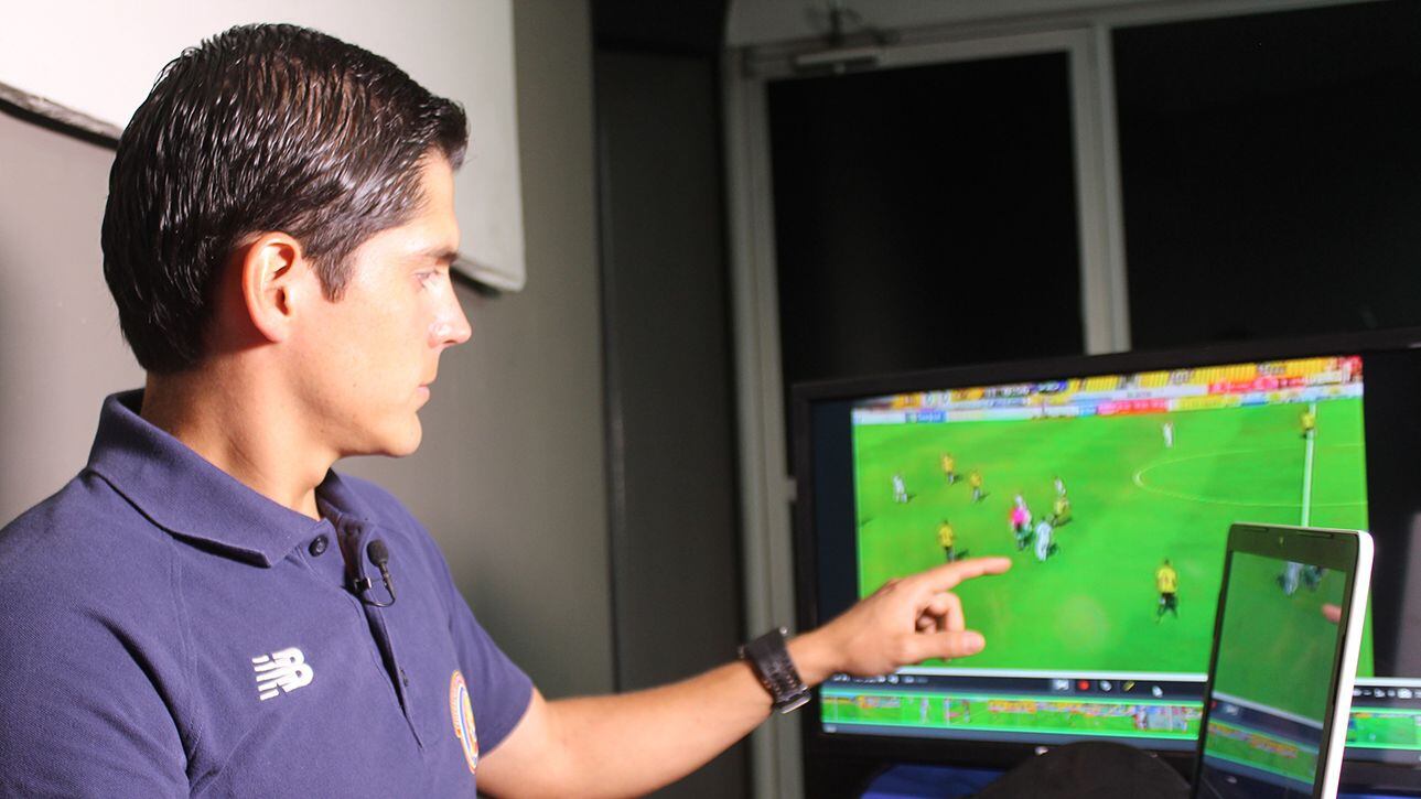 El árbitro Ricardo Montero fue nombrado por FIFA para ser Árbitro Asistente de Video (VAR en inglés) en el Mundial de Corea del Sur en mayo. Foto: Federación Costarricense de Fútbol