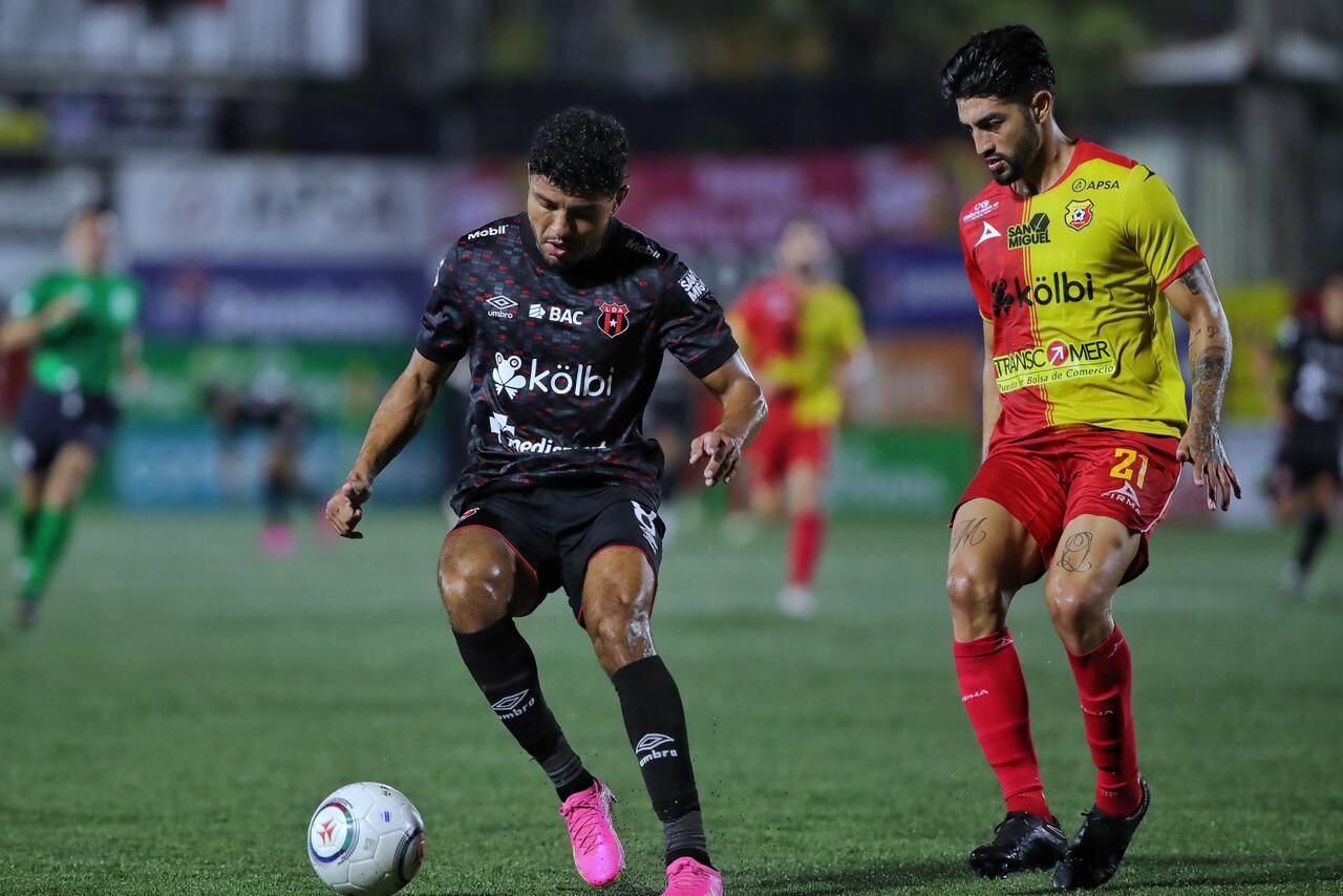 Johan Venegas y Everardo Rubio podrían toparse de nuevo cuando se efectúe el partido entre Herediano y Liga Deportiva Alajuelense.