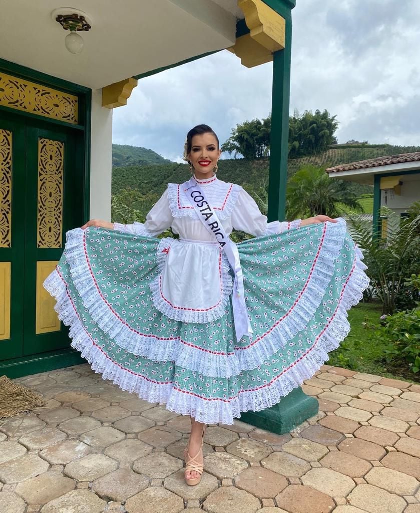 Maricrís Rodríguez, presentadora de 'Giros', disfruta en Colombia de su último certamen de belleza. Apenas concluya regresará a la pantalla de Repretel. Foto: Cortesía