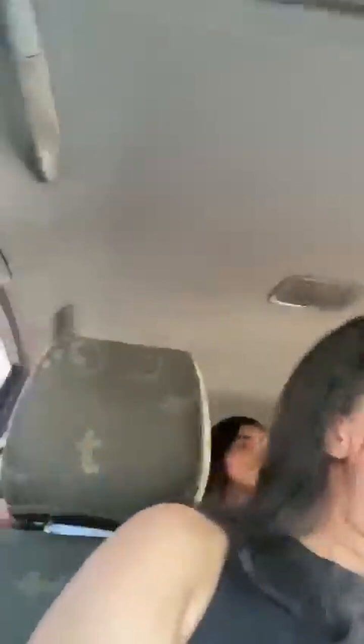 (Video) Ellas grababan un video mientras conducían y se accidentaron en Colombia
