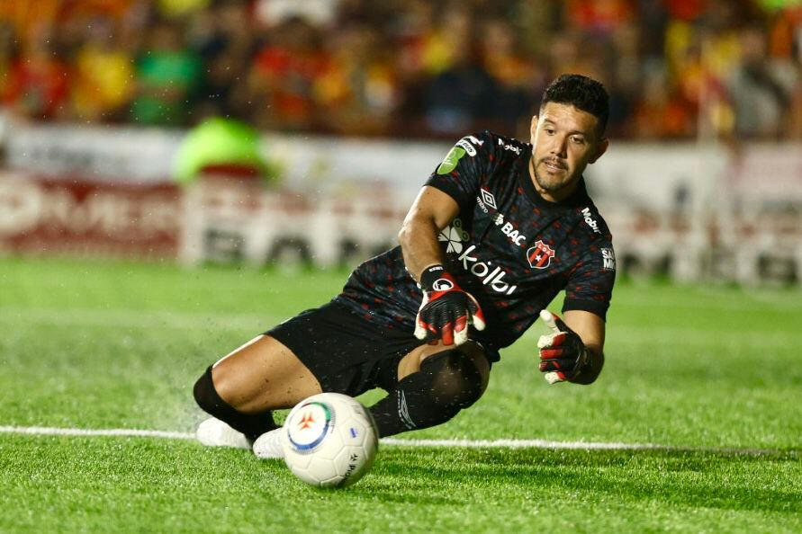 Leonel Moreira aceptó su responsabilidad en el gol con el que Herediano logró el empate ante Liga Deportiva Alajuelense en el Estadio Carlos Alvarado.