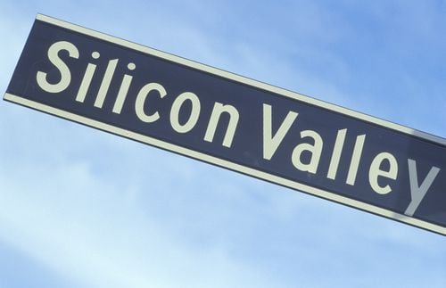 El multimillonario inversionista tecnológico Balaji Srinivasan se hizo una reputación como cruzado antigubernamental en el 2013, cuando dio un discurso acerca de Silicon Valley como la “salida final” de los Estados Unidos, al que llamó la “Microsoft de las naciones”.