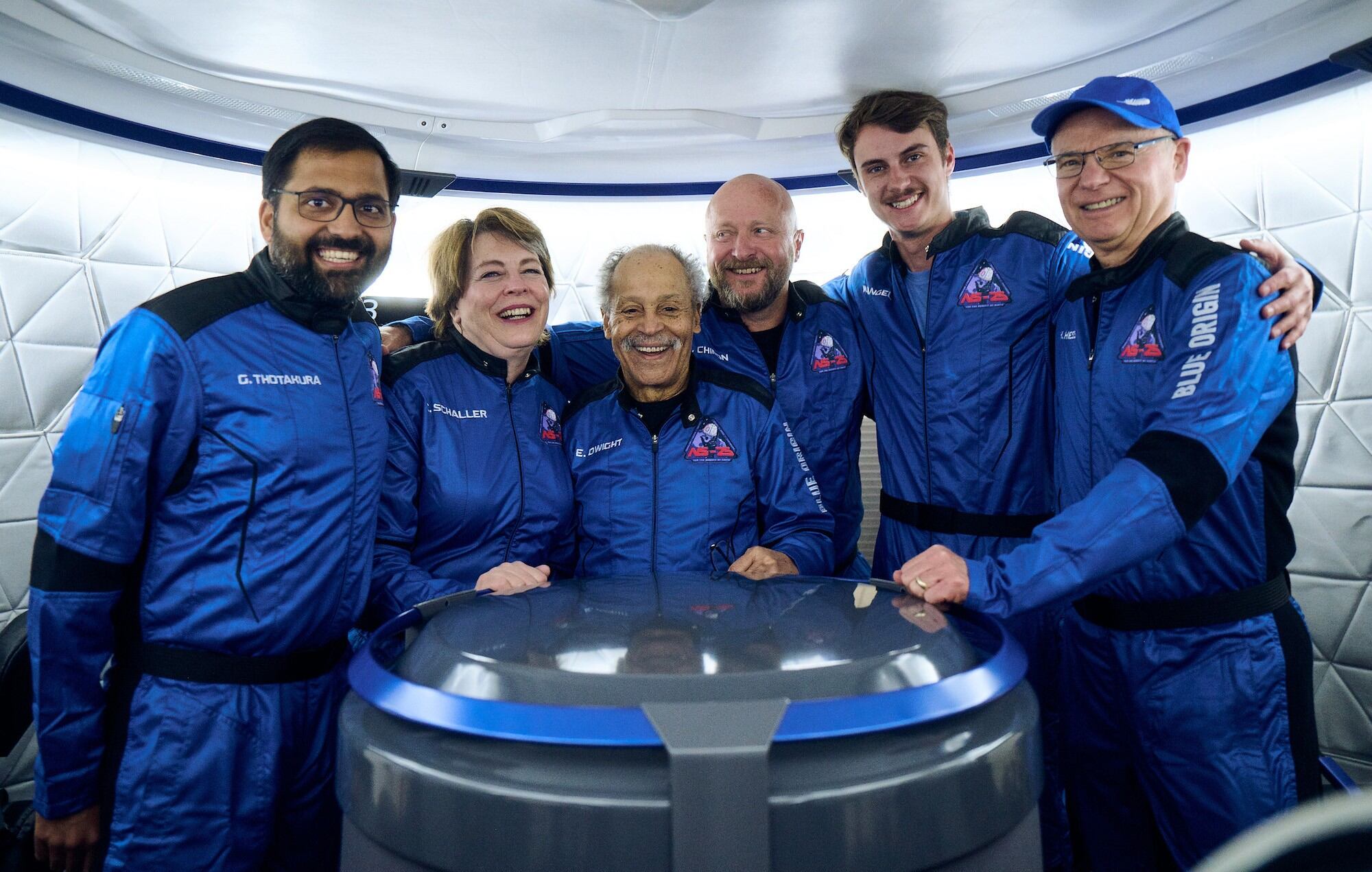 La misión de la compañía 'Blue Origin', en la que viajaron seis tripulantes, despegó a las 9:36 a. m., hora local de Texas, Estados Unidos, este domingo 19 de mayo.