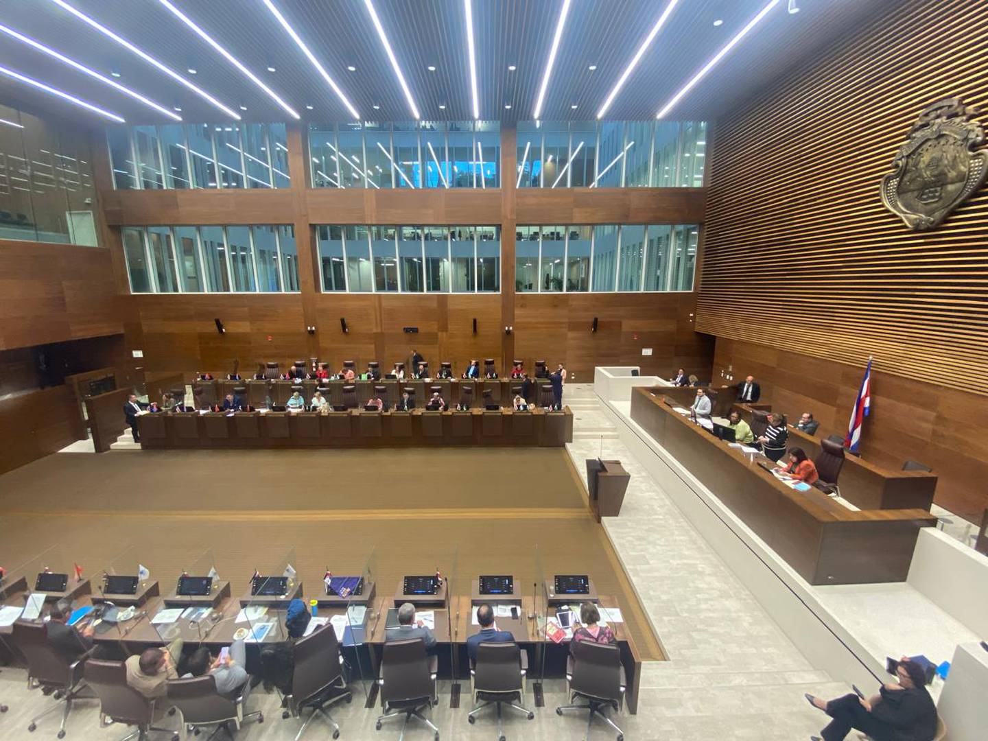 El plenario de la Asamblea Legislativa aprobó una moción para destinar el 15% de los $400 millones del préstamo BID-AFD a la CCSS. Foto: Lucía Astorga