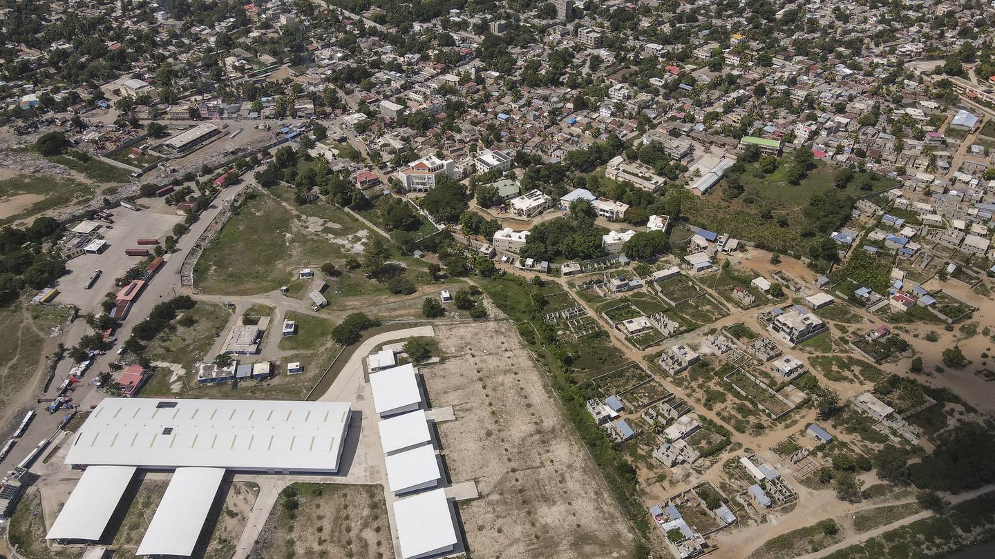 Vista aérea de la frontera de República Dominicana con Haití, que permanece cerrada por orden del Presidente dominicano Luis Abinader en Dajabón, República Dominicana