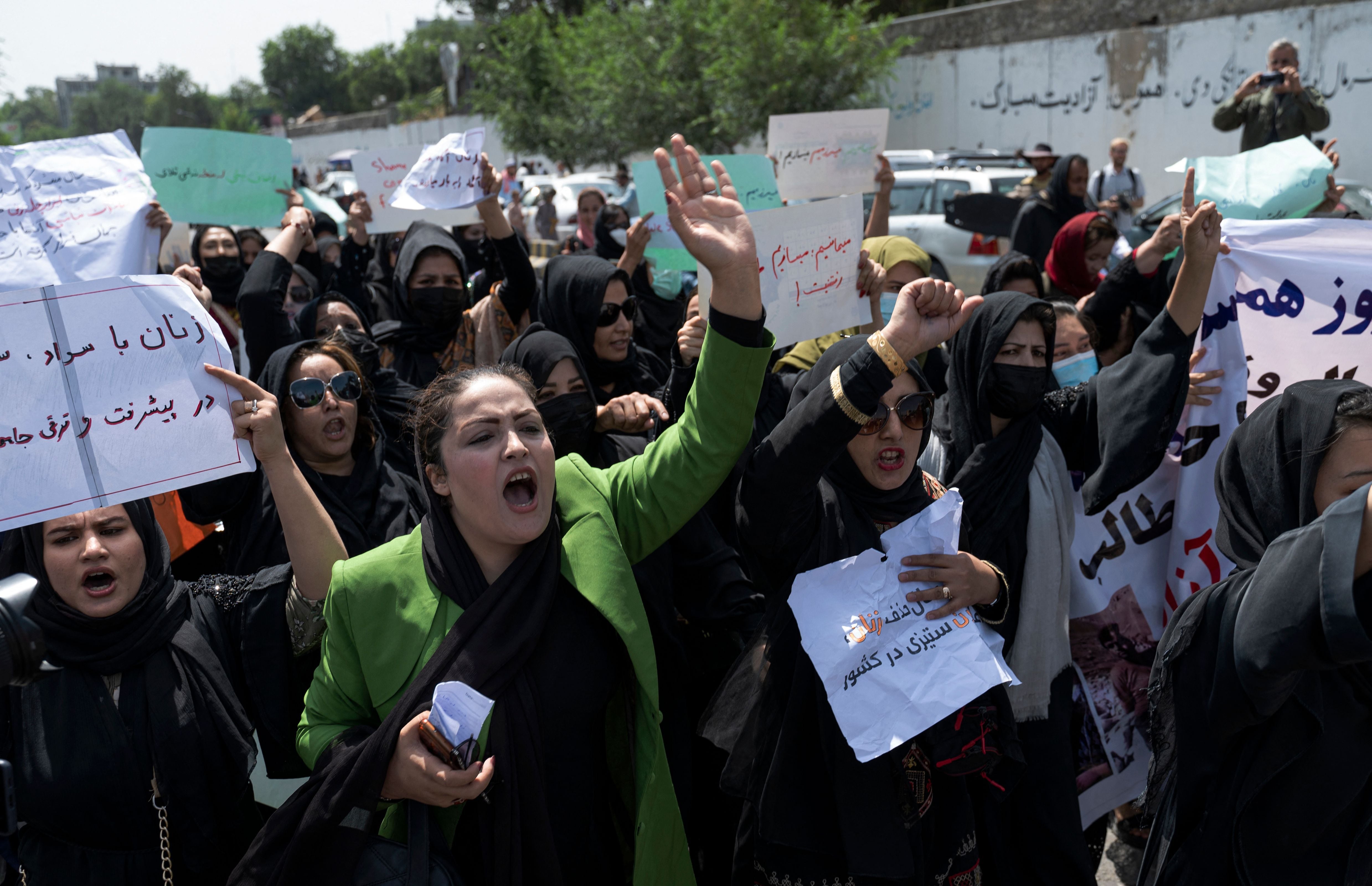 El 24 de diciembre, los talibanes, que desde su regreso al poder en agosto de 2021 impusieron severas restricciones a las mujeres