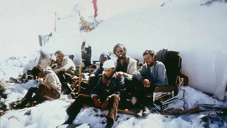 Con el filme 'La sociedad de la nieve' los espectadores fueron sorprendidos al descubrir que a lo largo de la trama participan ocho de los sobrevivientes reales.