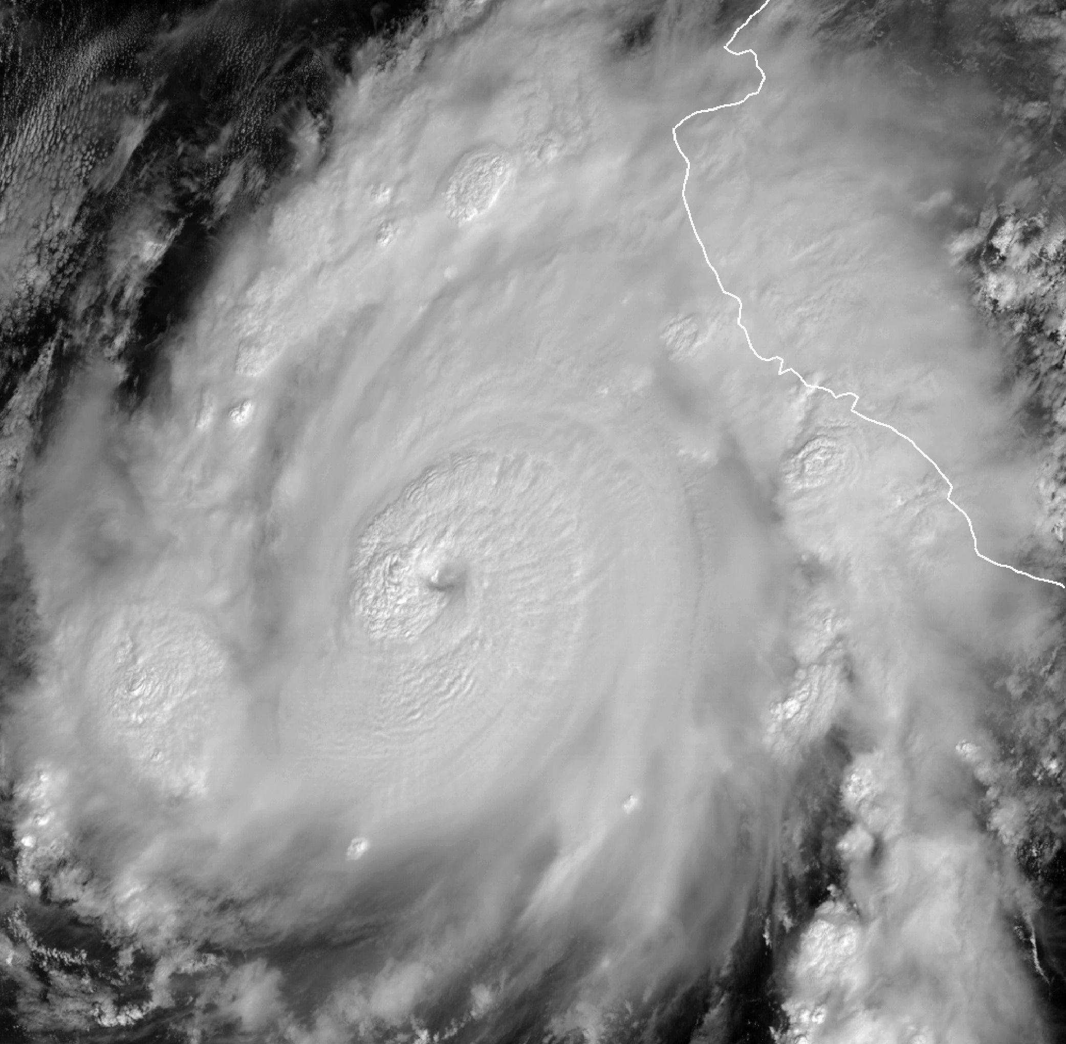 Roslyn se acerca a costa del Pacífico mexicano como huracán categoría 4