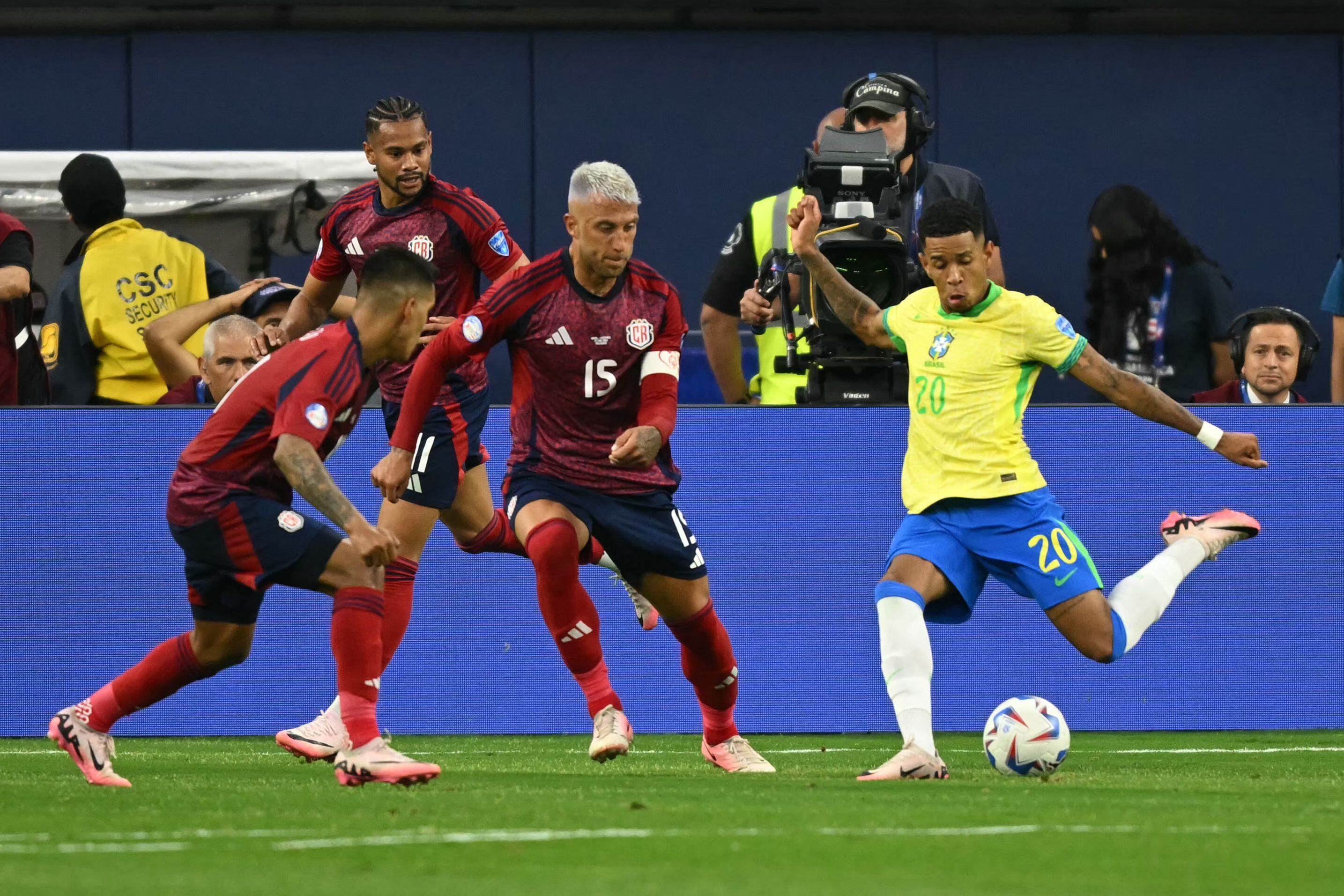 La Selección de Costa Rica logró controlar a Brasil con su buena marca y los jugadores de Colombia esperan que la ‘Tricolor’ cambie el estilo. Savinho fue ahogado por la marca de Orlando Galo, Álvaro Zamora y Ariel Lassiter.