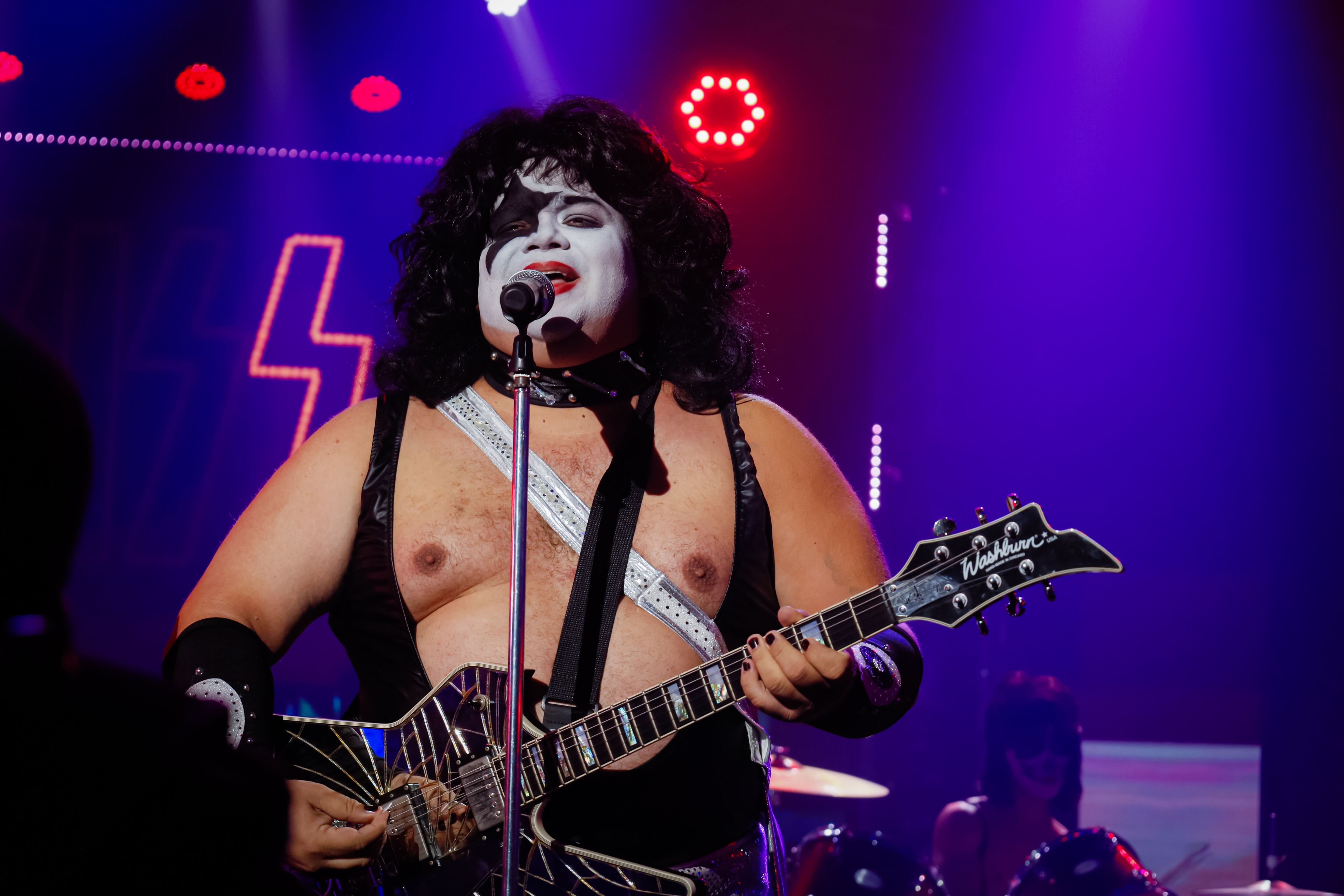 Gustavo Gamboa encarnó a Paul Stanley del grupo Kiss, en la décima gala de 'Tu cara me suena'. Foto: Cortesía Teletica
