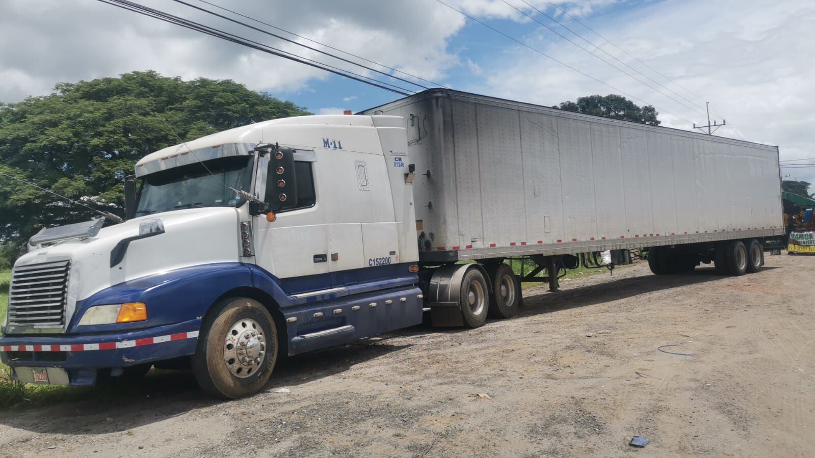 El camión fue robado en La Cruz, Guanacaste, posteriormente fue encontrado en la rotonda Corazón de Jesús. FOTO: