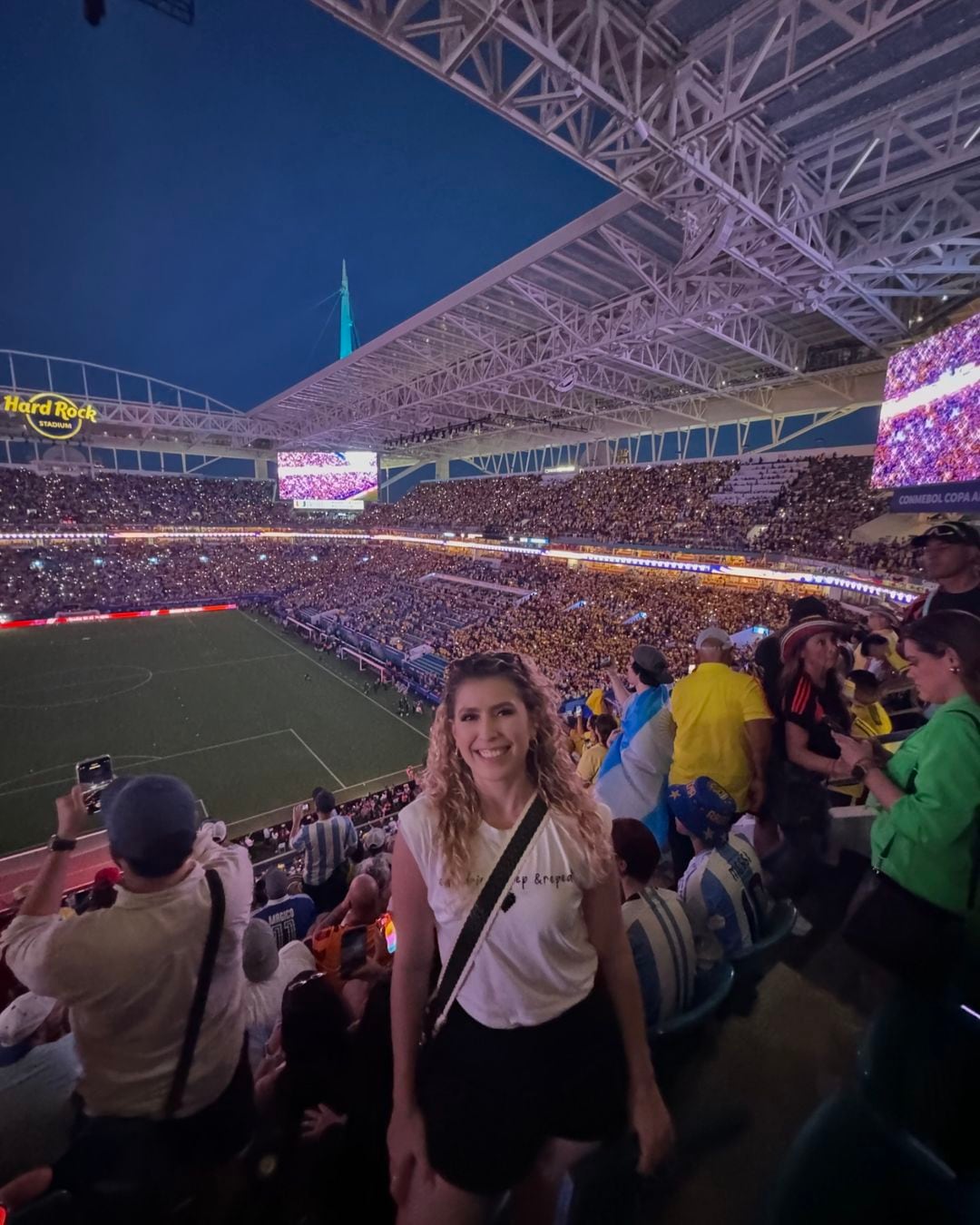 Melissa Alvarado vivió la final de la Copa América desde el Hard Rock Stadium en Miami. En esta ocasión, Alvarado fue una espectadora más y su presencia en el estadio no estuvo ligada a su trabajo como periodista deportiva. Foto: Instagram