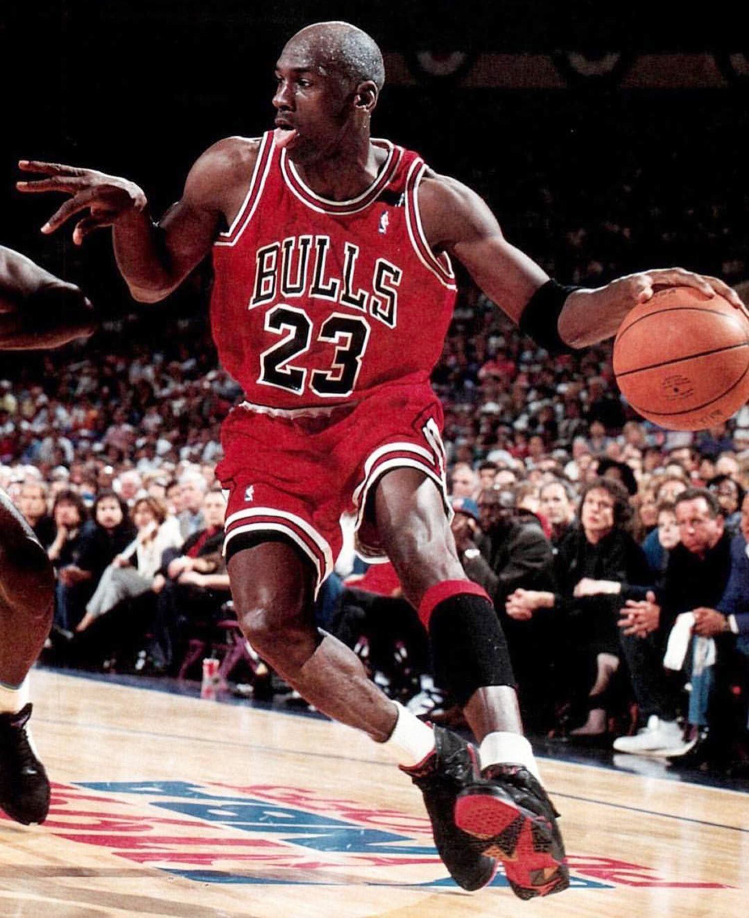 Michael Jordan es uno de los más grandes atletas de la historia.  El basquetbolista hizo fortuna con su carrera, pero también con ganancias por sus patrocinios.