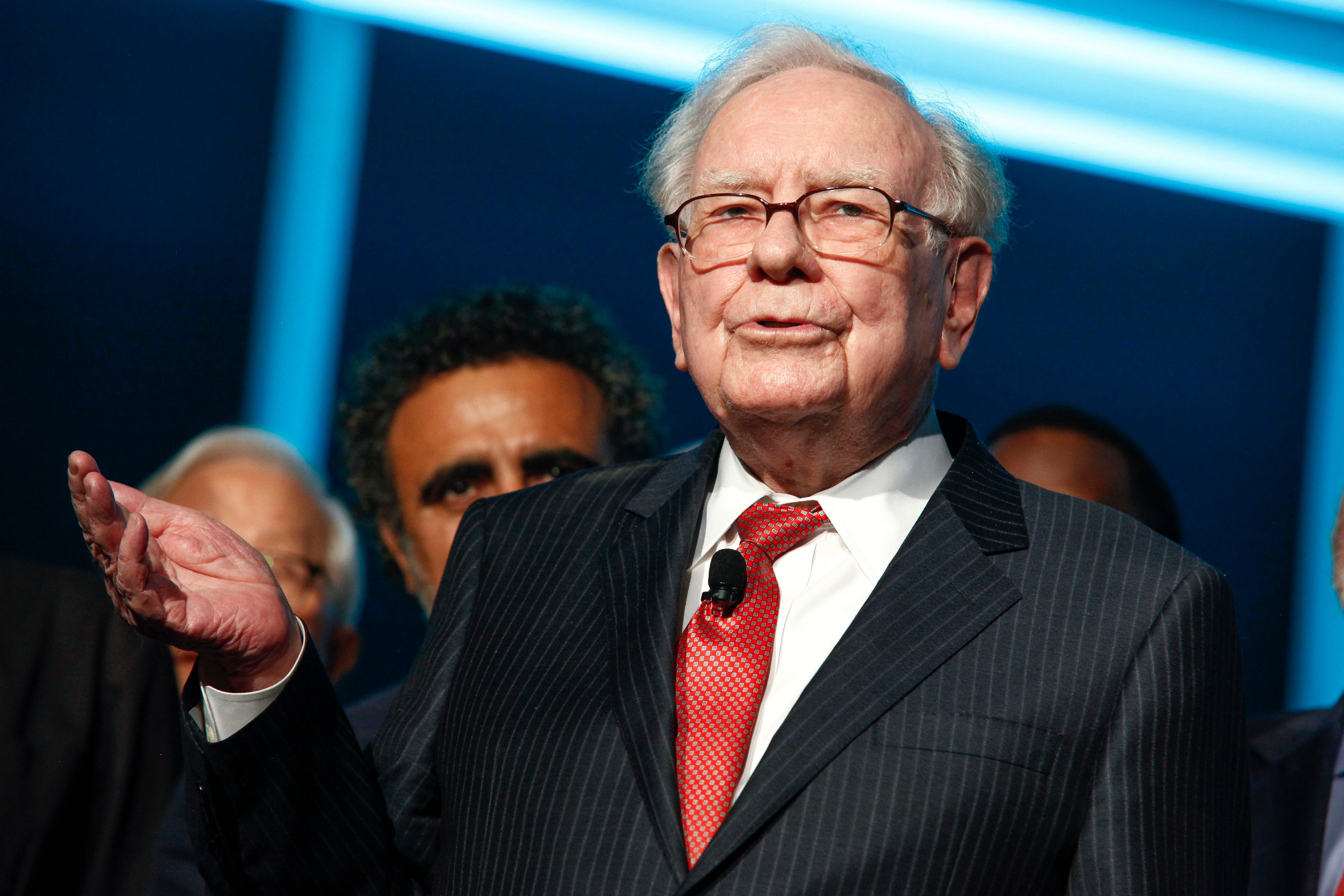 El multimillonario Warren Buffett prevé que habrá más quiebras bancarias en Estados Unidos por 