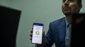 Firma digital en móviles promete convertirse en un aliado contra el fraude bancario: así funciona la ‘app’   