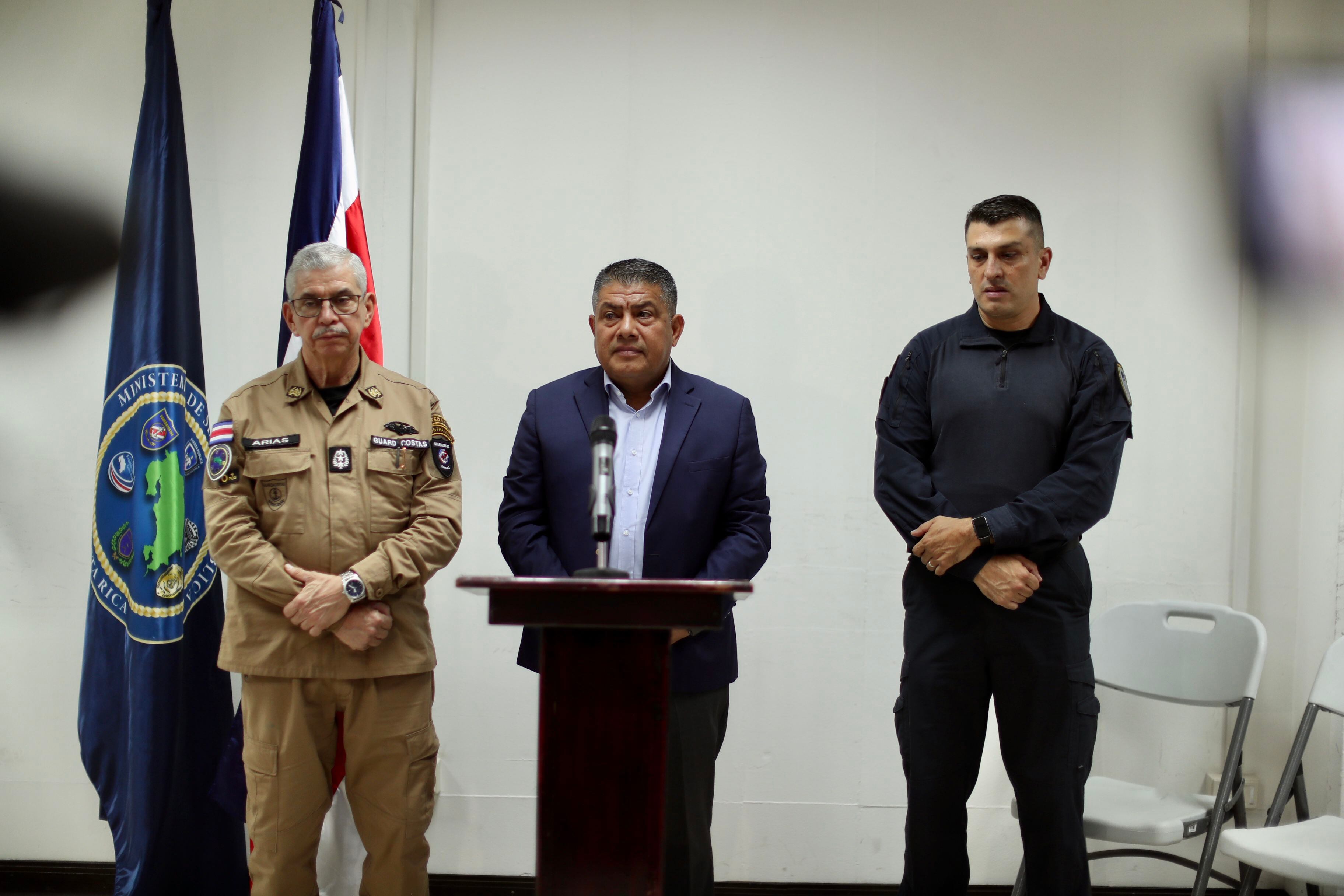 El pasado viernes el ministro de seguridad Jorge Torres y los viceministros Daniel Calderón y Martín Arias, no lograron negociar y llegar a un acuerdo sobre las jornadas 6x4. 