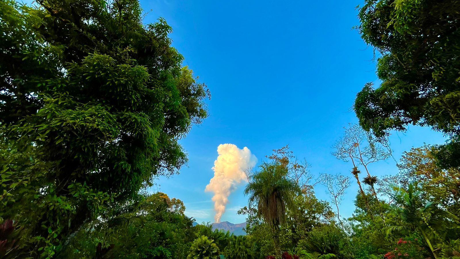 En mayo el Rincón de la Vieja retomó un efusivo ciclo de erupciones y aún sigue como el más activo del país. Foto: 