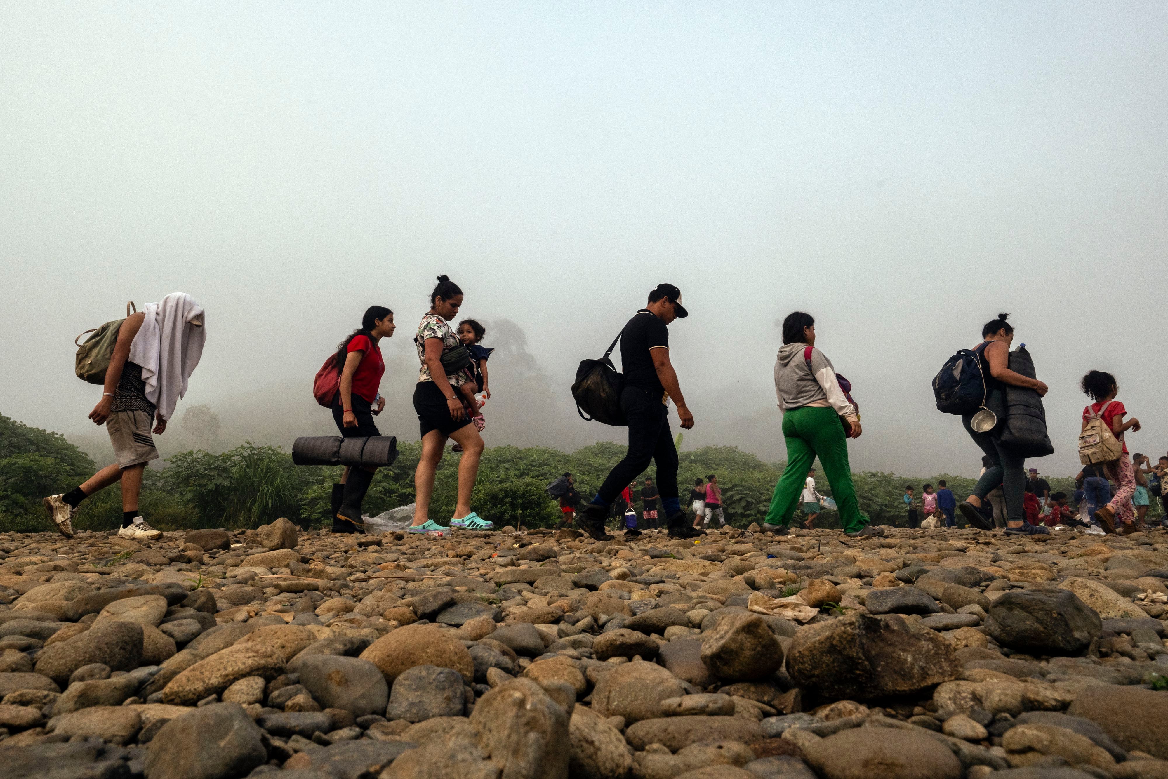 Miles de migrantes entran a Panamá por la selva del Darién.
