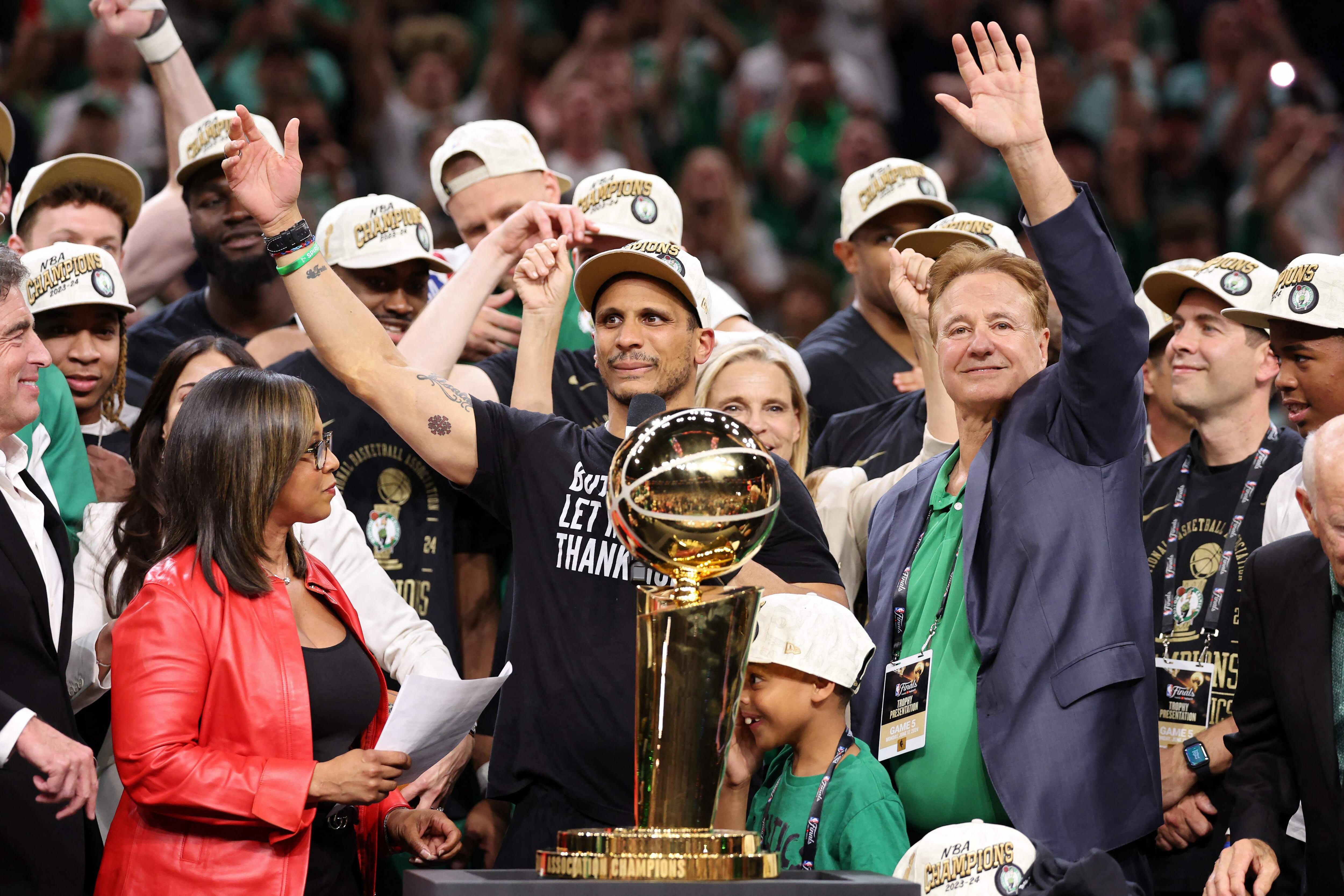 Joe Mazzulla, el entrenador que llevó a los Boston Celtics, al campeonato de la NBA, aseguró que Pep Guardiola es el mejor técnico del mundo en cualquier deporte. AFP 



