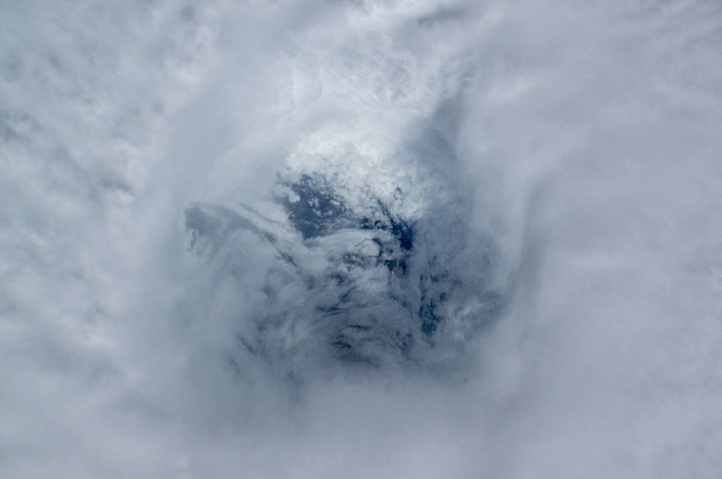 Astronauta Matthew Dominick captó imágenes del huracán Beryl desde la EEI; el fenómeno amenaza costas mexicanas.