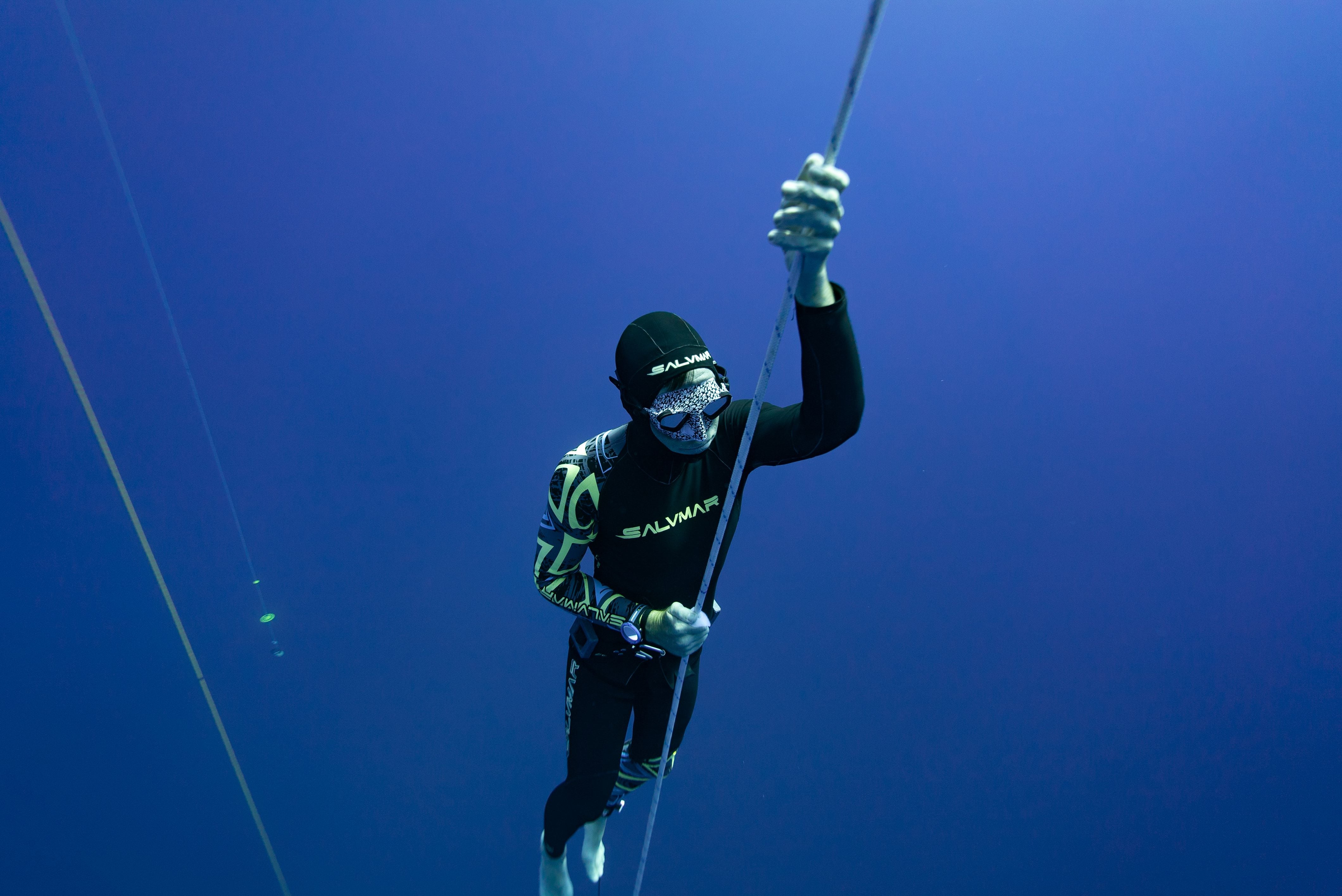 En el 'freediving', las personas se sumergen dentro del mar sin ningún equipo de respiración y dependiendo solo de sus pulmones. 