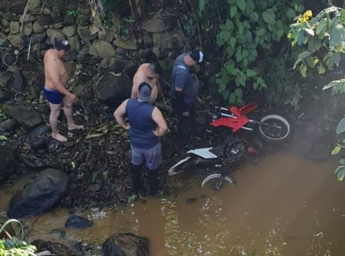 Joven cayó al cauce del río en La Palmera de San Carlos. Aunque fue rescatado con vida, falleció en el hospital.