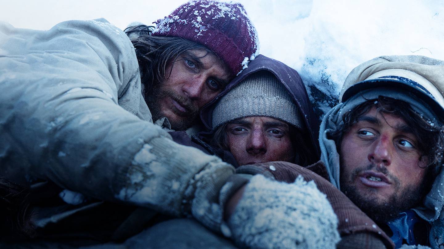 La Sociedad de la Nieve: el cast nos cuenta sobre el rodaje, los  sobrevivientes y el momento más difícil