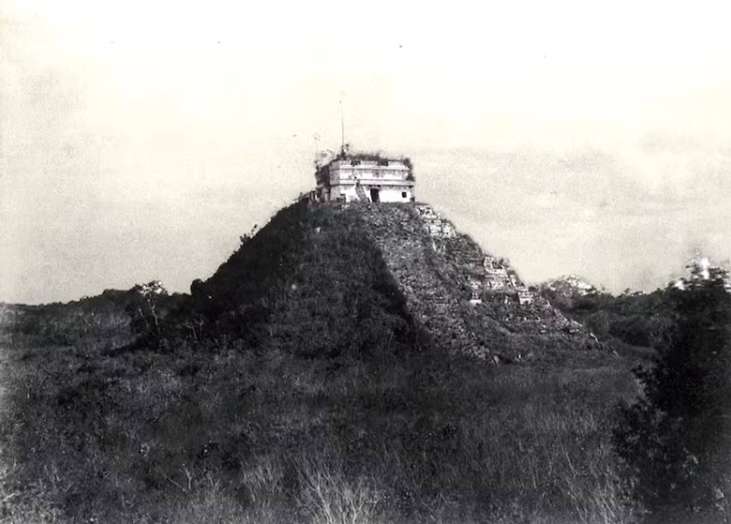 Pensaron que era una pequeña construcción en la cima de una montaña y resultó ser un templo milenario.