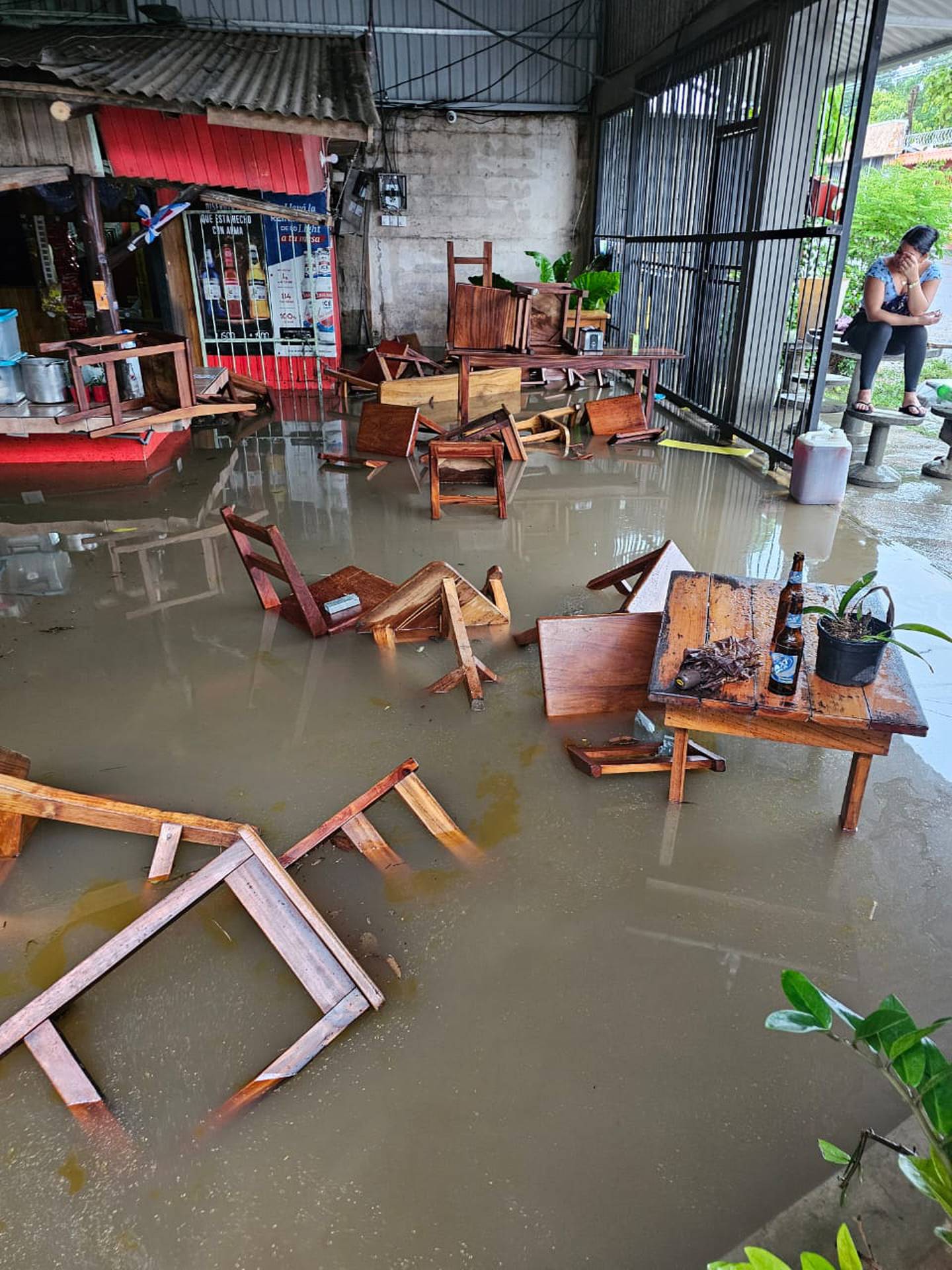Inundación en barrio San Martín, Nicoya. (Foto: suministrada)