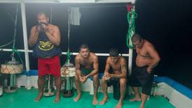 Pescadores rescatados tras naufragar a 200 millas náuticas de Puntarenas