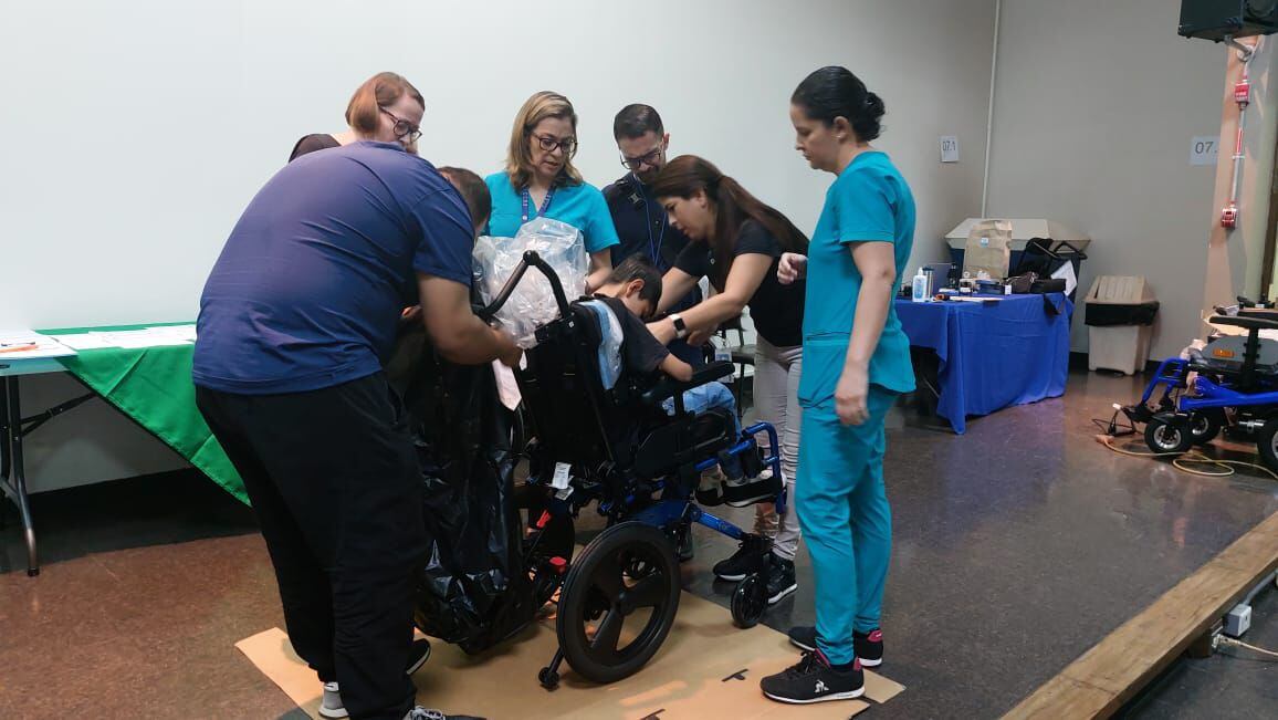 El Cenare entregó 114 sillas de ruedas a pacientes con discapacidad permanente, quienes esperaron, en promedio, cuatro años. La inversión fue de $490.000.
