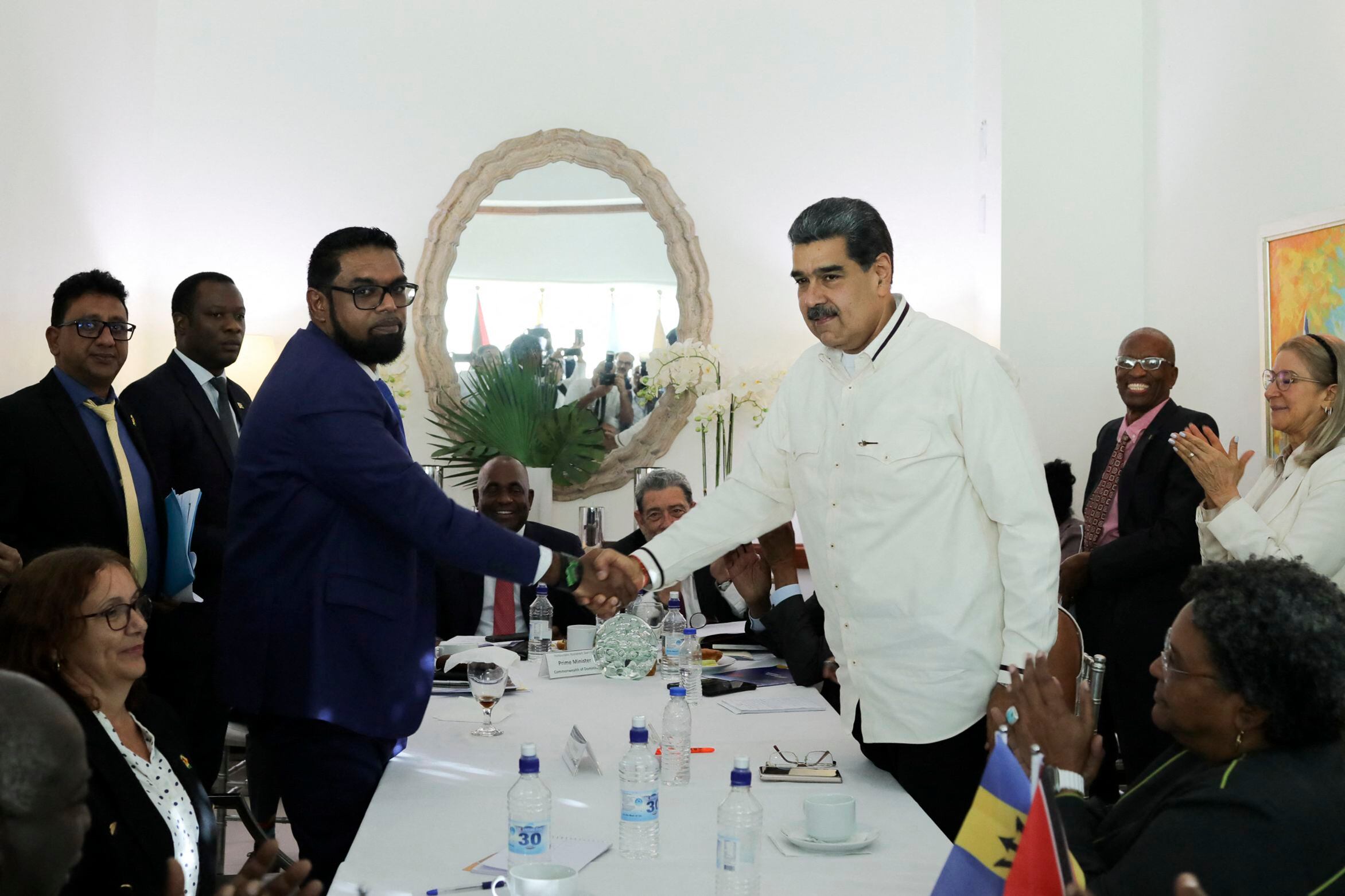 El presidente de Venezuela, Nicolás Maduro, y el presidente de Guyana, Irfaan Ali, prometieron en diciembre que no utilizarían la fuerza para resolver el conflicto del Esequibo