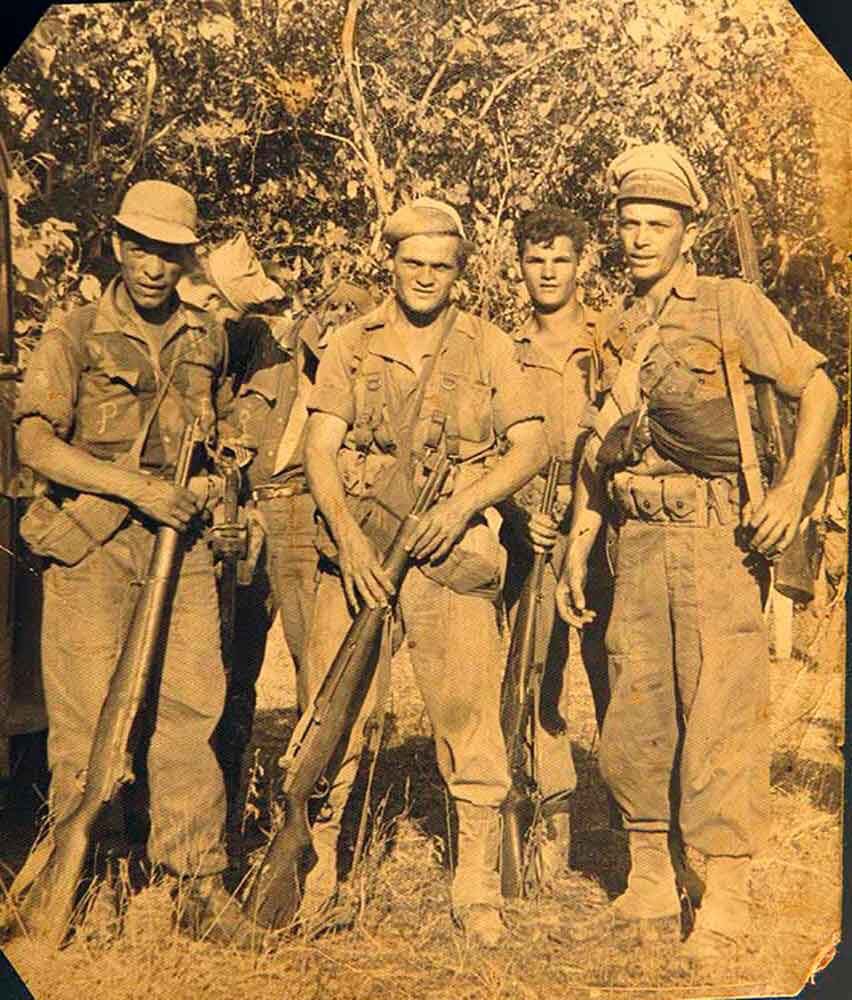 Combatientes en 1955, cuando se conformó una milicia para responder a la invasión de las fuerzas calderonistas. 