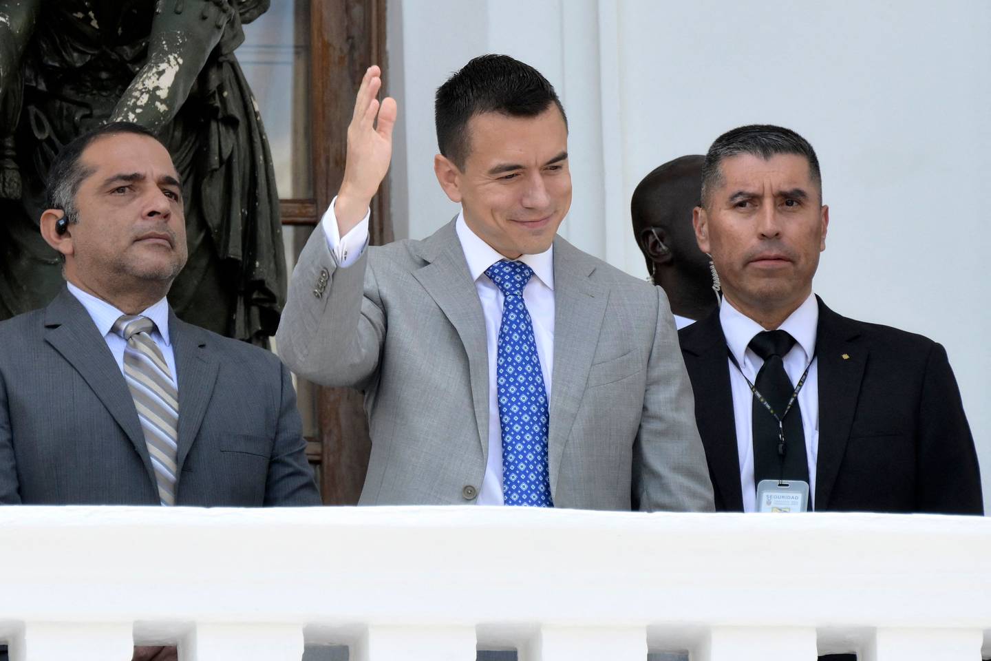 El presidente electo, Daniel Novoa, toma a un Ecuador que afronta una guerra por el poder del narcotráfico entre numerosas bandas vinculadas con carteles mexicanos y colombianos