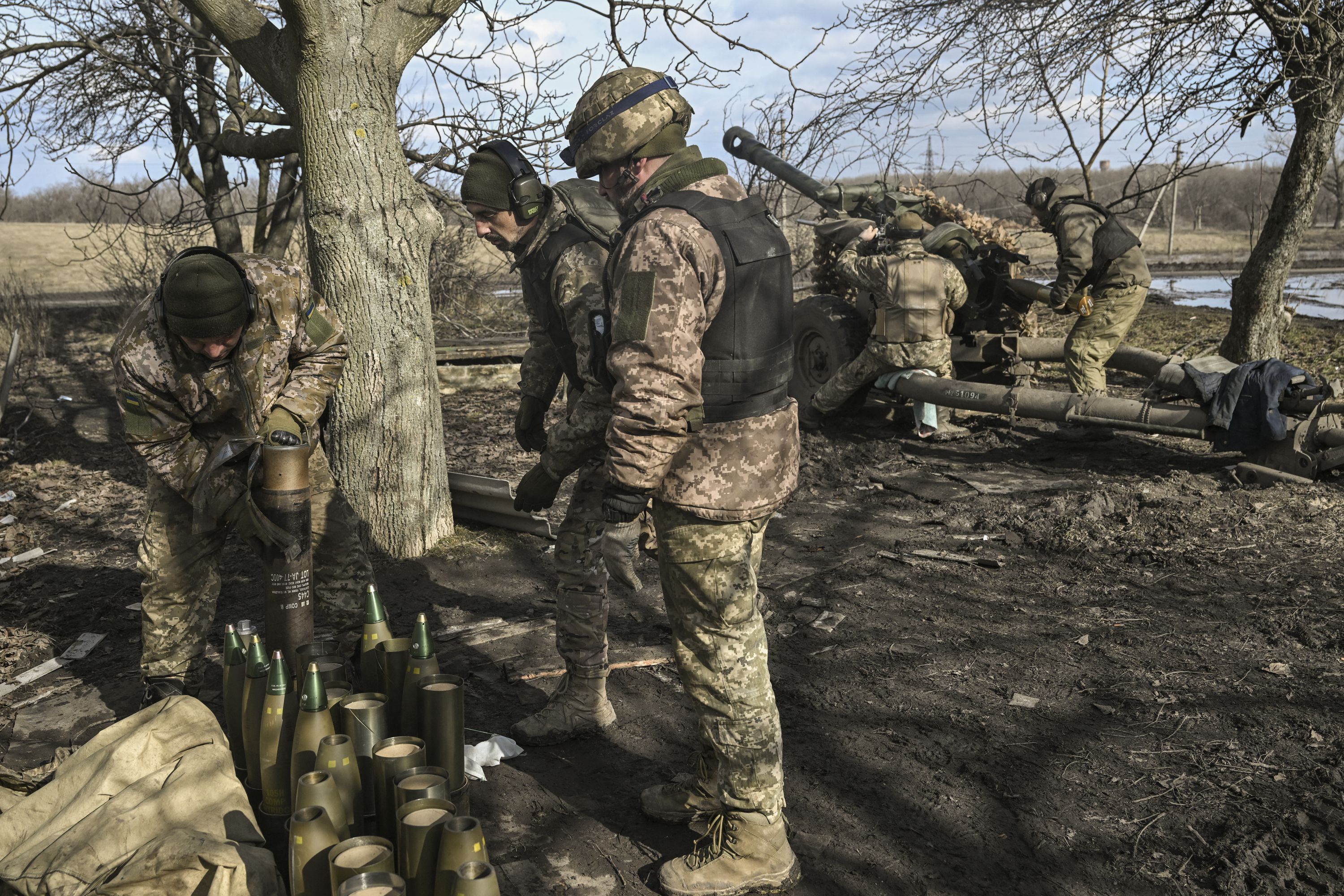 Unión Europea corre para entregar armas a Ucrania tras escasez de proyectiles 