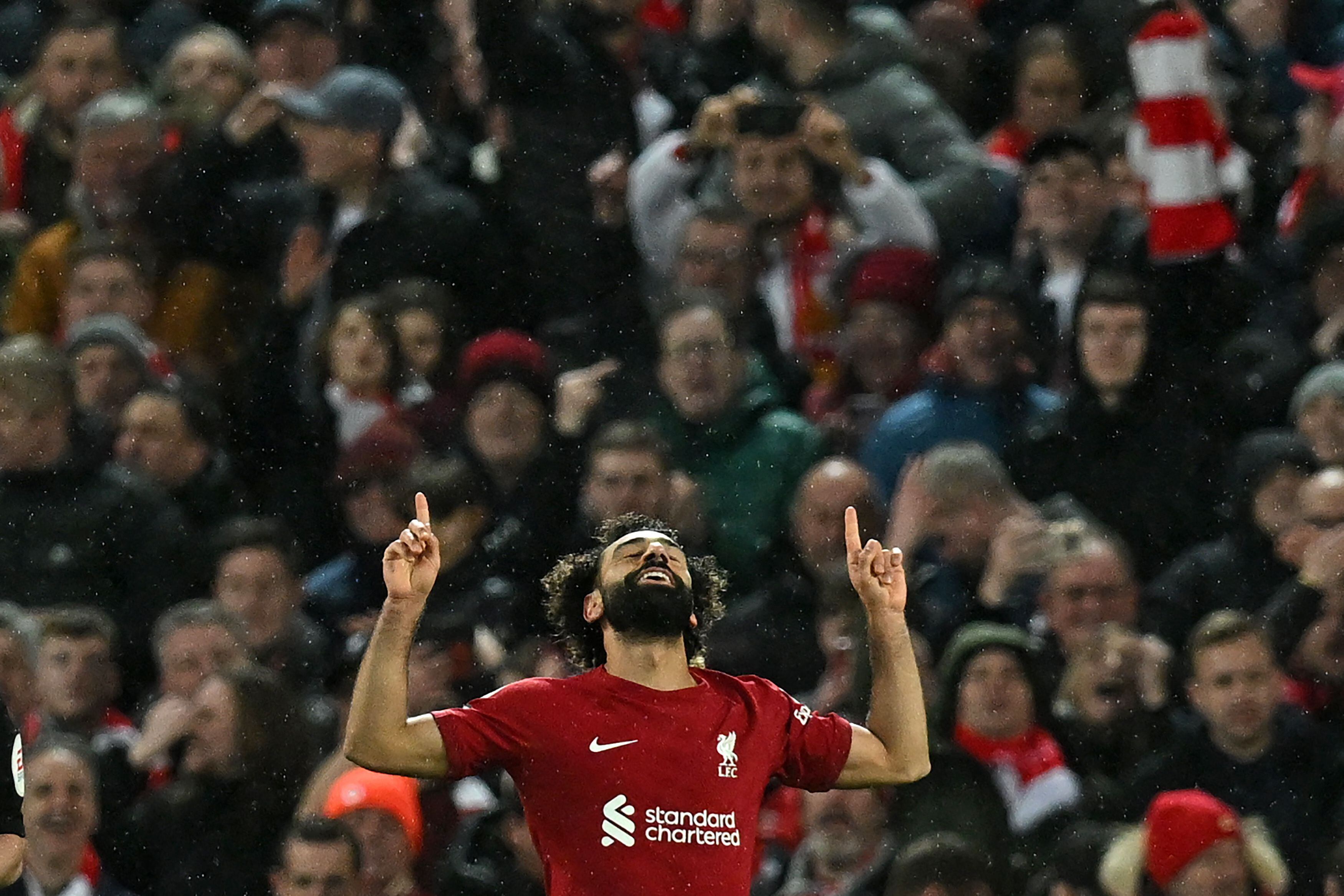 El egipio Mohamed Salah anotó un doblete en la goleada de 7-0 ante el Manchester United y llegó a 129 goles con el Liverpool, para convertirse en su goleador histórico.