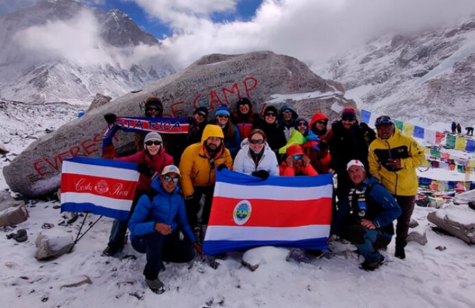 Ticos a salvo de mortal  avalancha en el Monte Everest