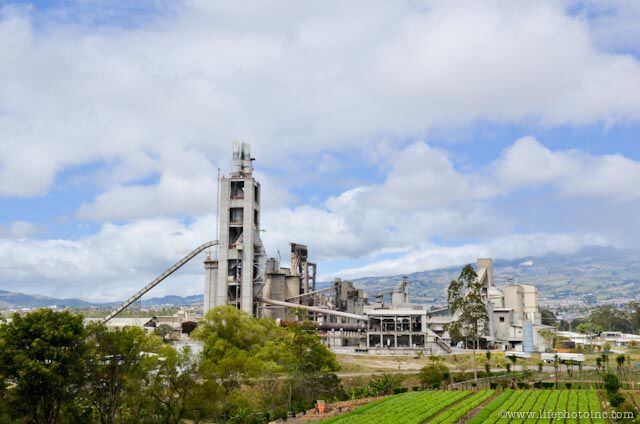 Holcim Costa Rica anunció la adquisición del 100% de la participación accionaria dedicada al negocio de casas prefabricadas y de la unidad de negocios de prefabricados pesados de Productos de Productos de Concreto.  En la imagen, una planta de cemento de la multinacional en Costa Rica.